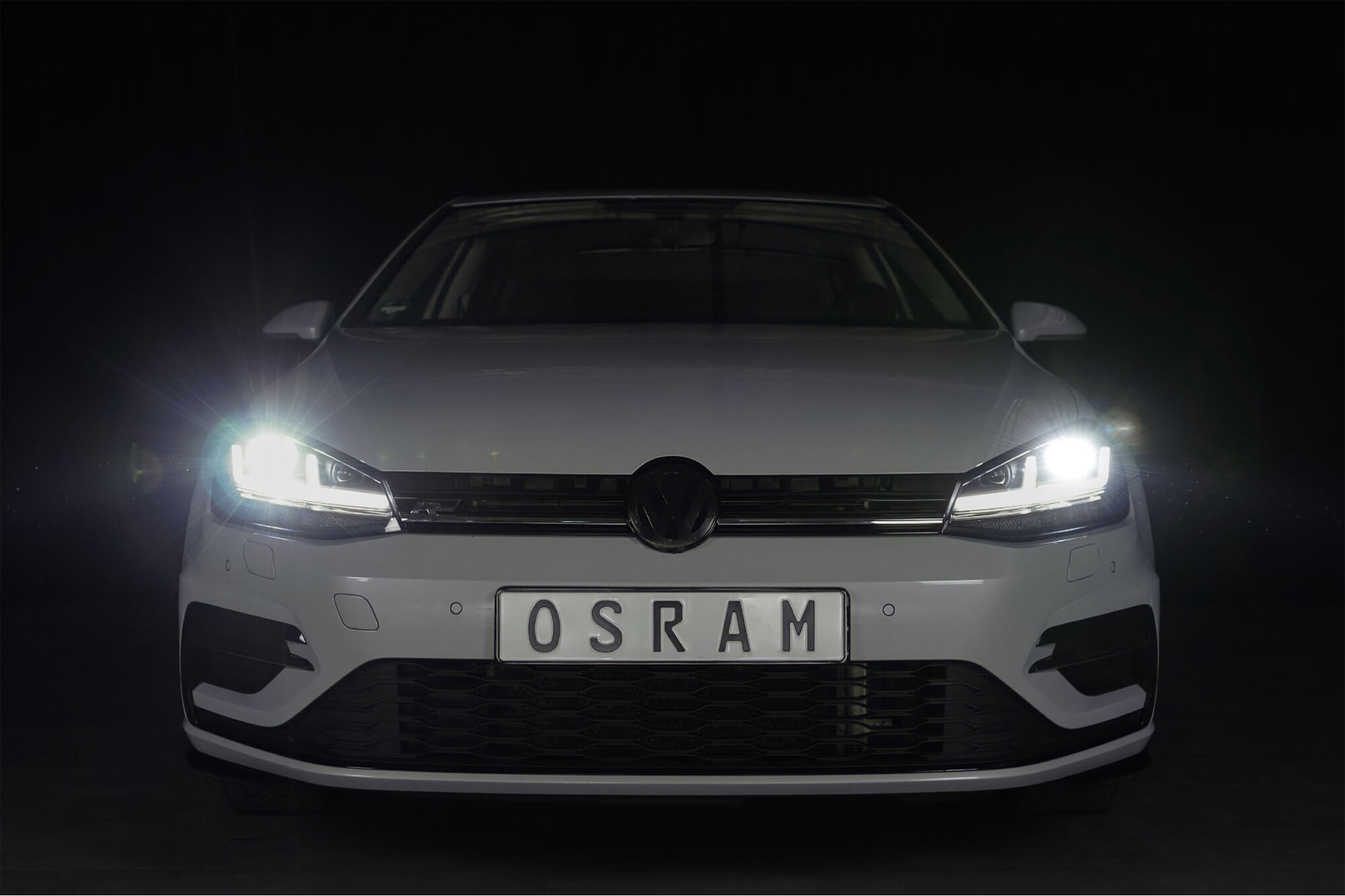 Комплет LED фарови Osram LEDriving Black Edition за VW Golf 7.5 2017-2020 со црна  основа, лев и десен