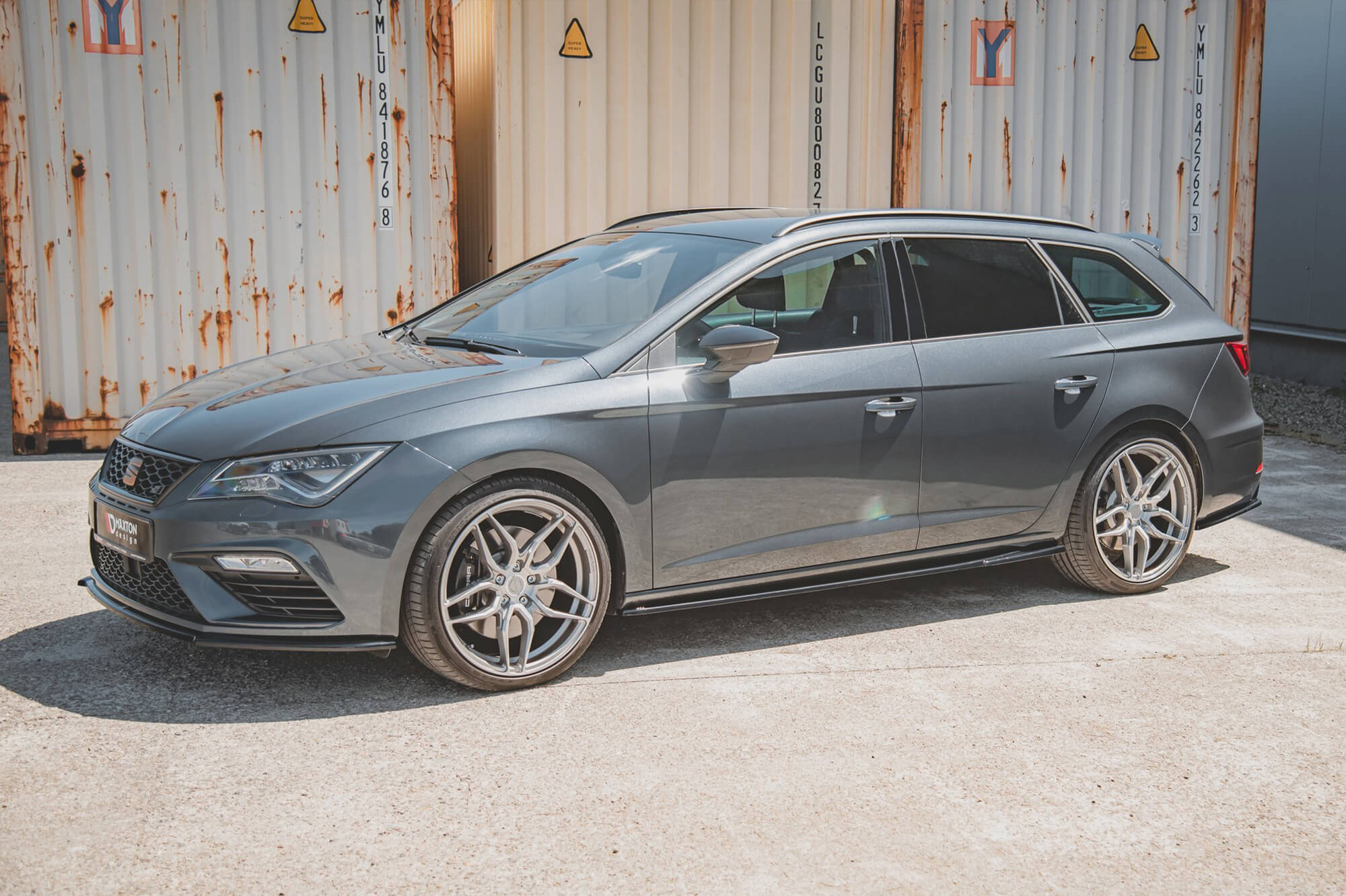 Додатоци  Maxton Design верзија 5 за прагови на Seat Leon Cupra, FR 2017-2019, црн лак