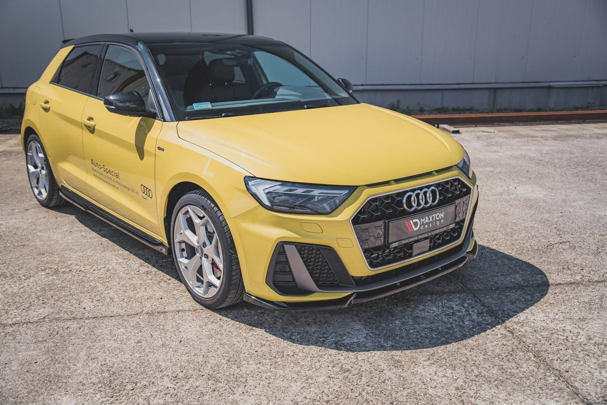 Спојлер  Maxton Design верзија 3 за преден  S-Line браник на Audi A1 GB по 2018 година, боја карбон