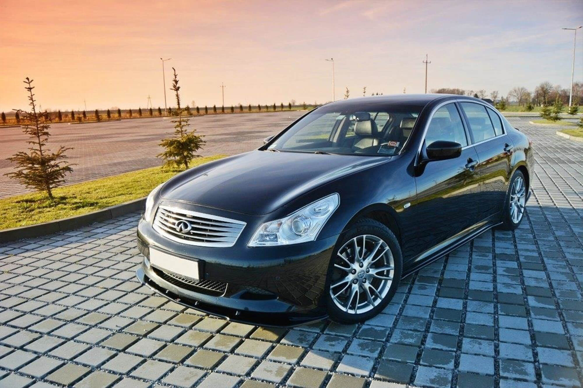 Додатоци  Maxton Design за прагови на Infiniti G37 седан 2009-2010, црн лак