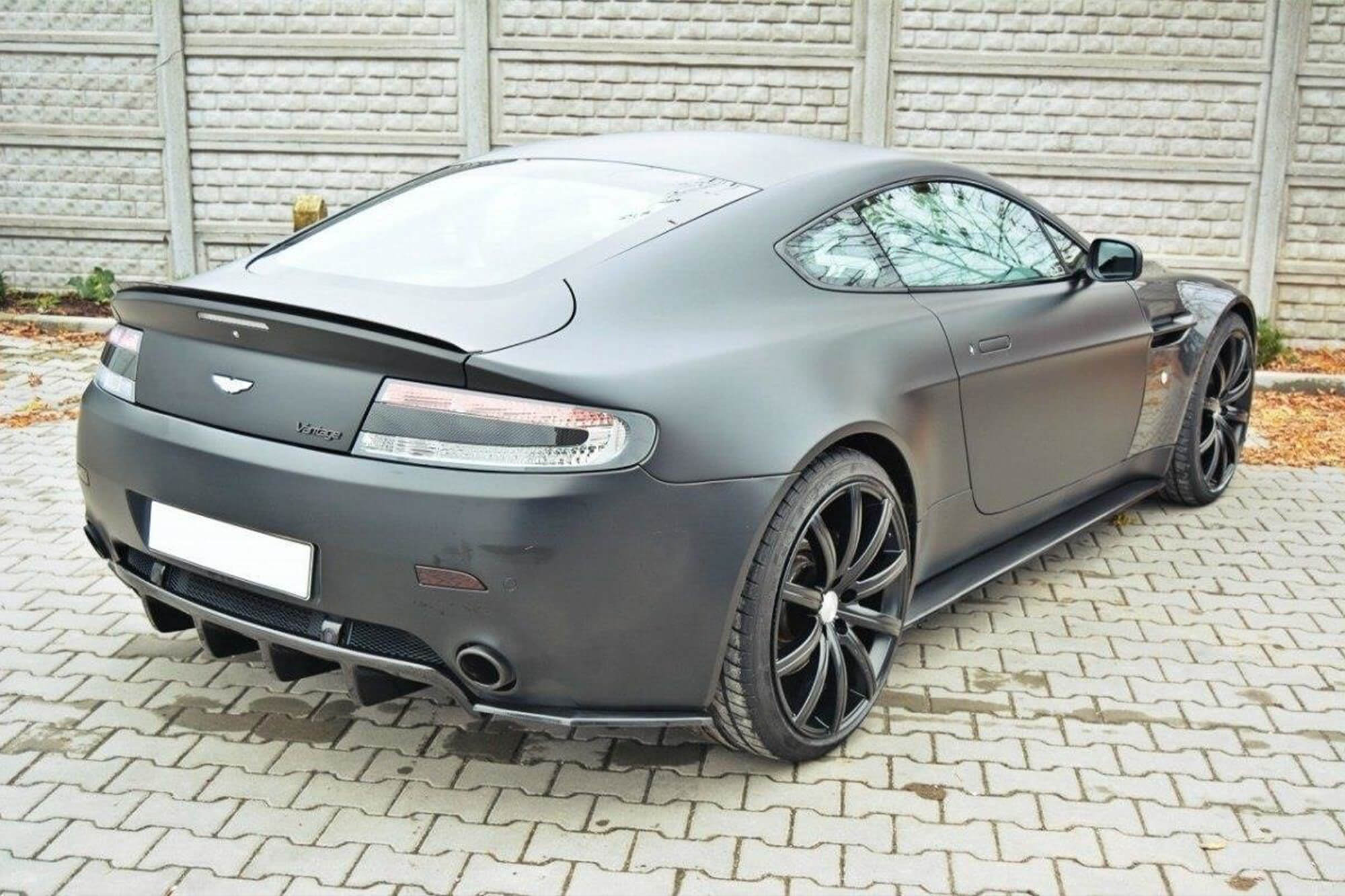 Спојлер  Maxton Design за багажник на Aston Martin V8 Vantage по 2004 година, црн мат