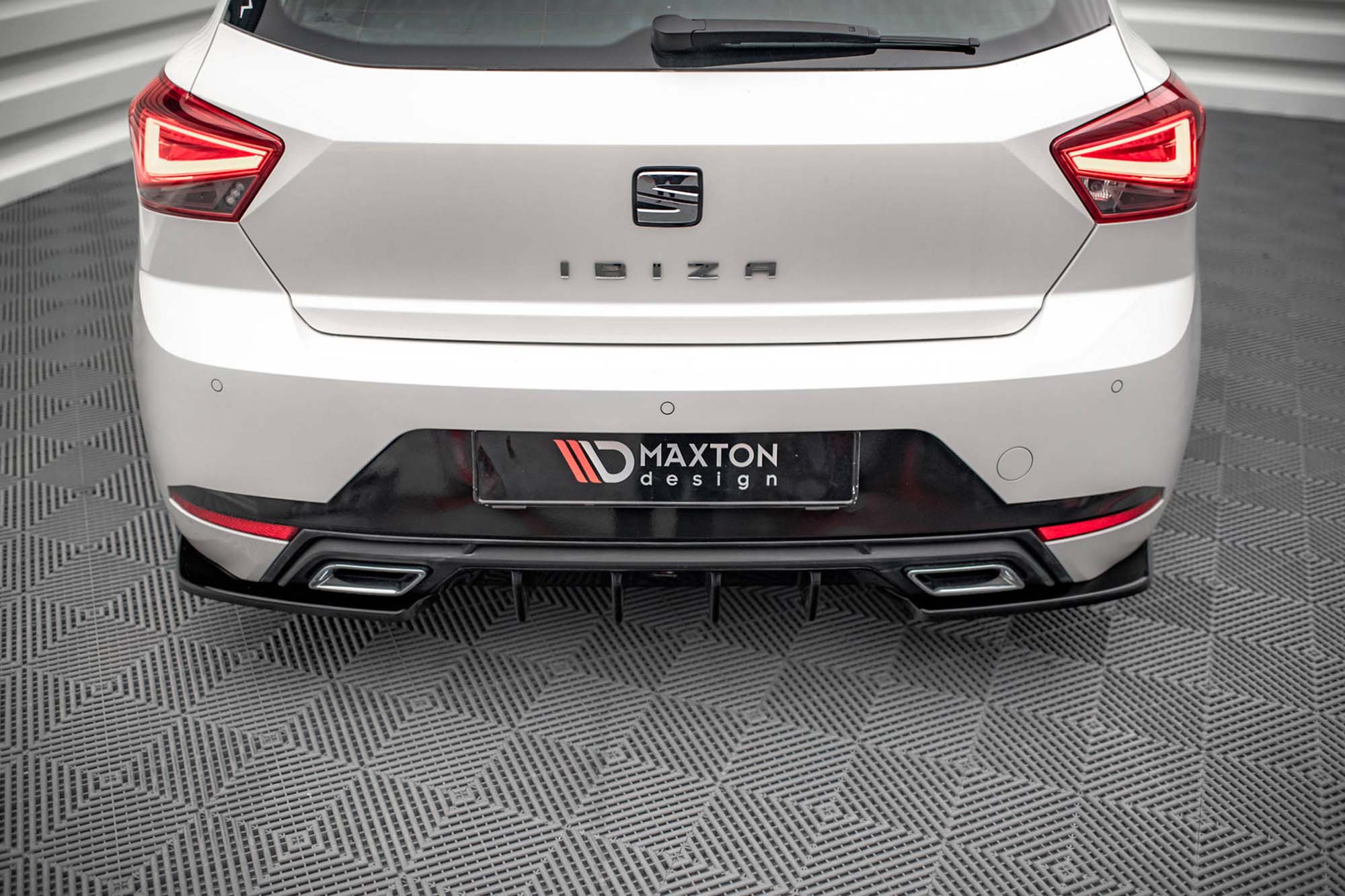 Странични додатоци  Maxton Design за заден браник на Seat Ibiza FR MK5 2017-2021, црн лак