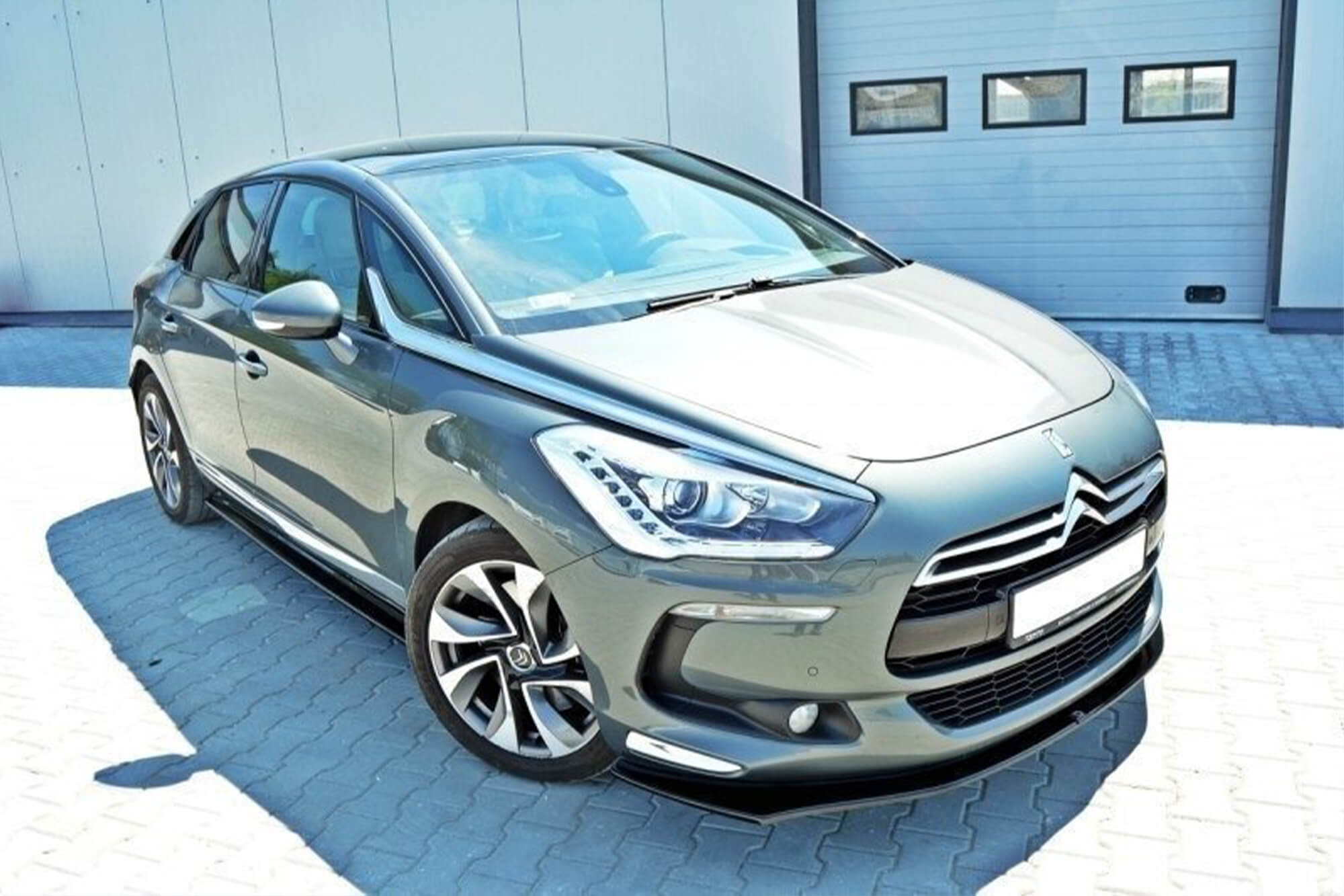 Спојлер  Maxton Design верзија 2 за преден  браник нa Citroen DS5 по 2016 година, црн лак