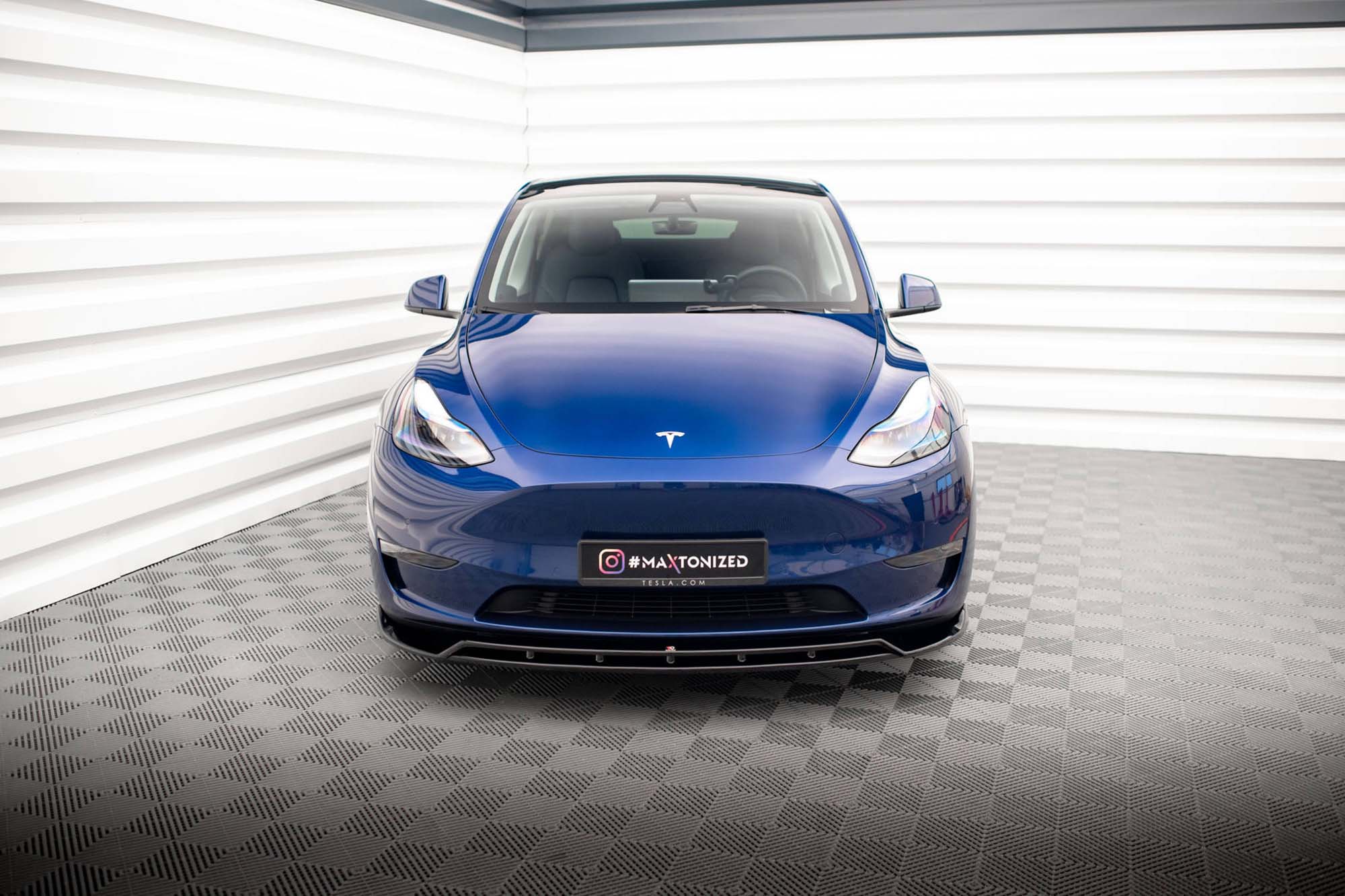 Спојлер  Maxton Design верзија 2 за преден  браник на Tesla Model Y по 2020 година, боја карбон