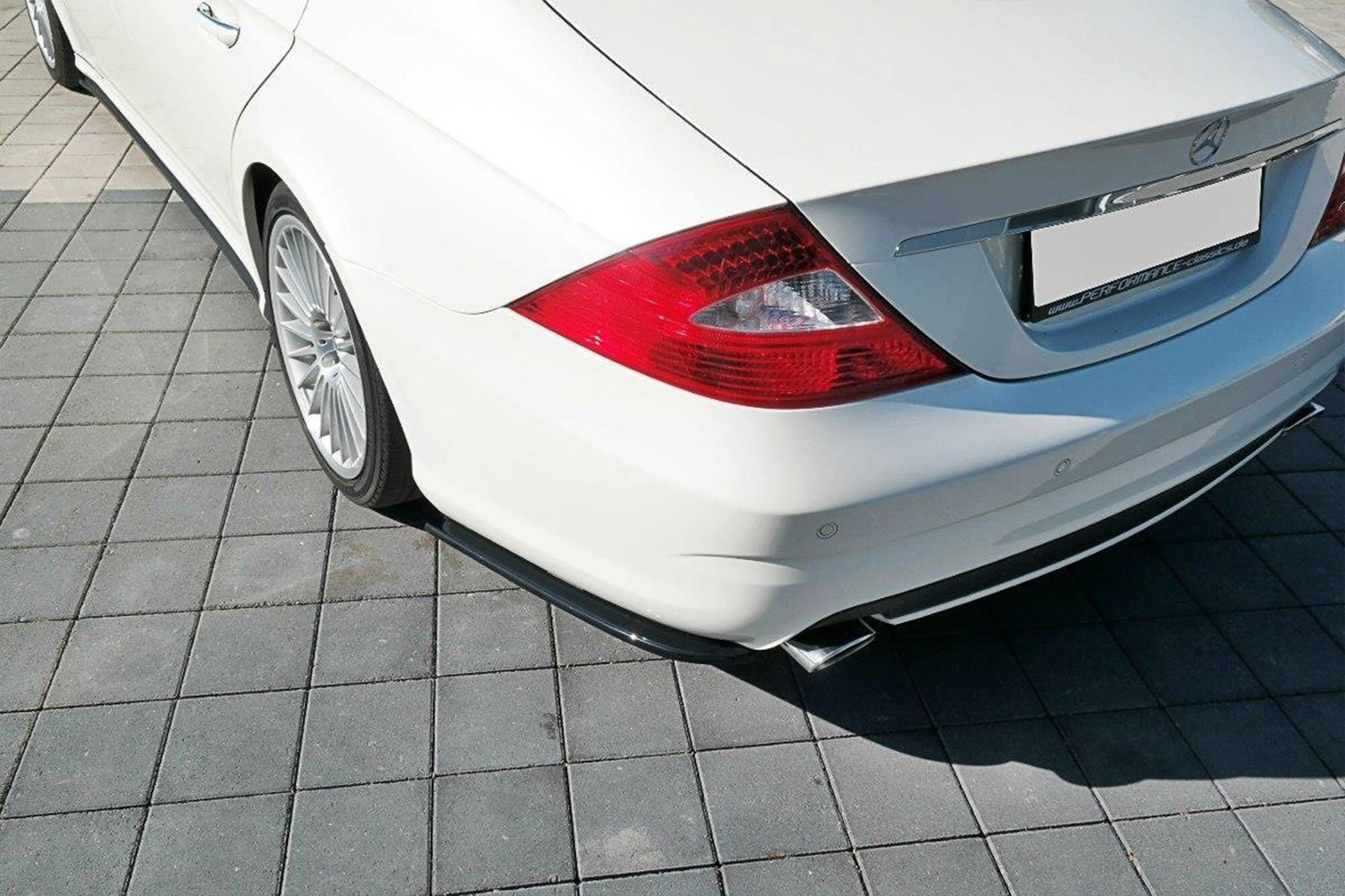 Странични додатоци  Maxton Design за заден AMG браник на Mercedes CLS 55 C219 2004-2006, боја карбон