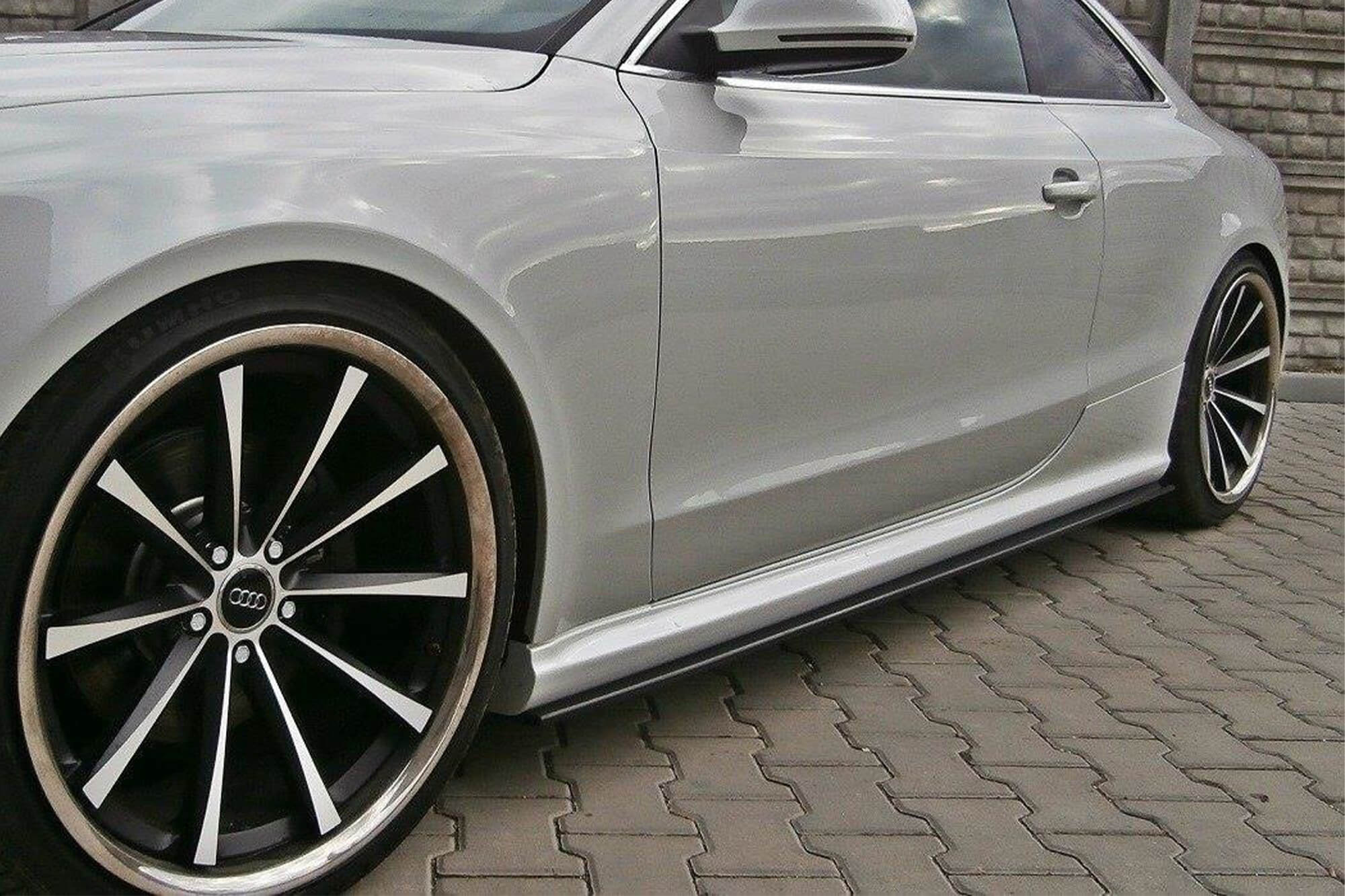 Додатоци  Maxton Design тип RS5 за прагови на Audi A5 8T 2010-2016, црн лак