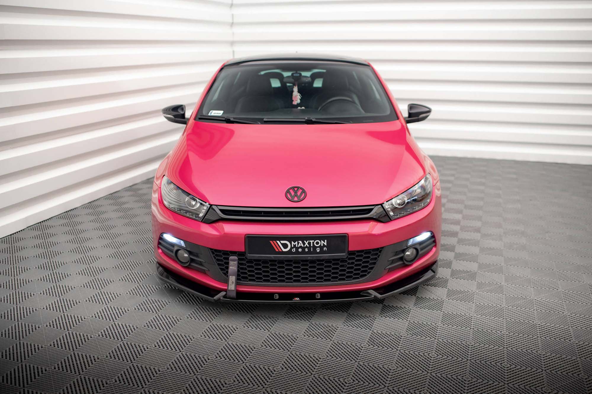 Спојлер  Maxton Design верзија 3 за преден  браник на VW Scirocco MK3 2008-2014, црн мат