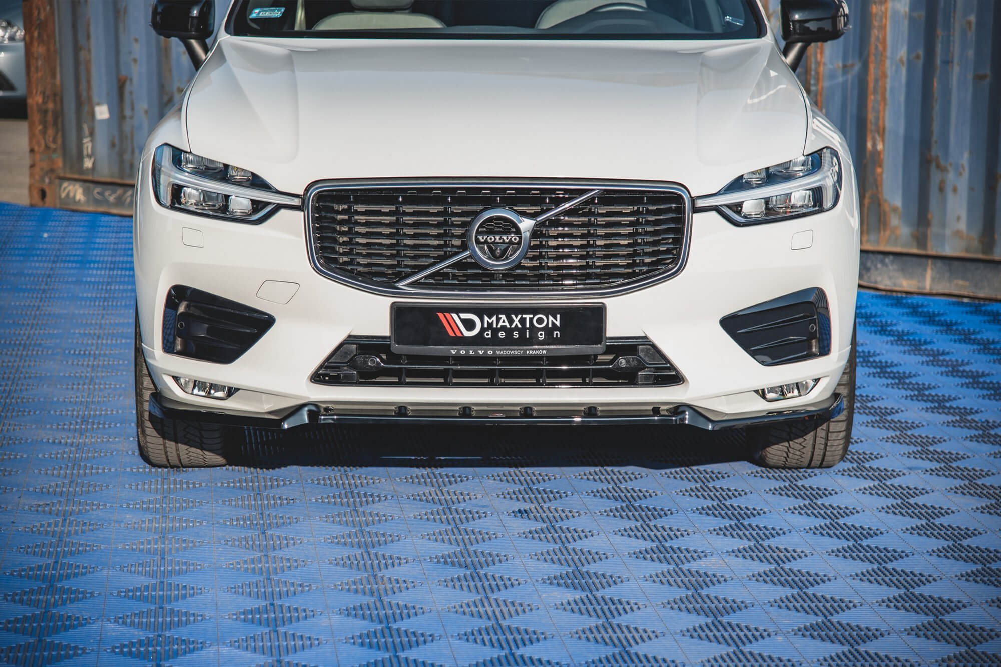 Спојлер  Maxton Design верзија 2 за преден  R-Design браник на Volvo XC60 по 2017 година, црн мат