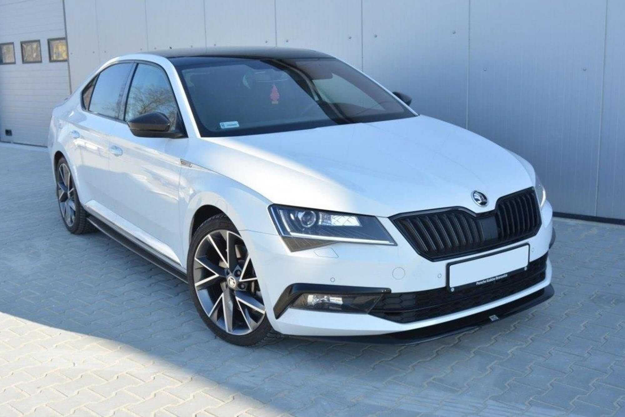 Спојлер Maxton Design верзија 1 за преден стандарден браник на Skoda Superb III 2015-2019, црн мат