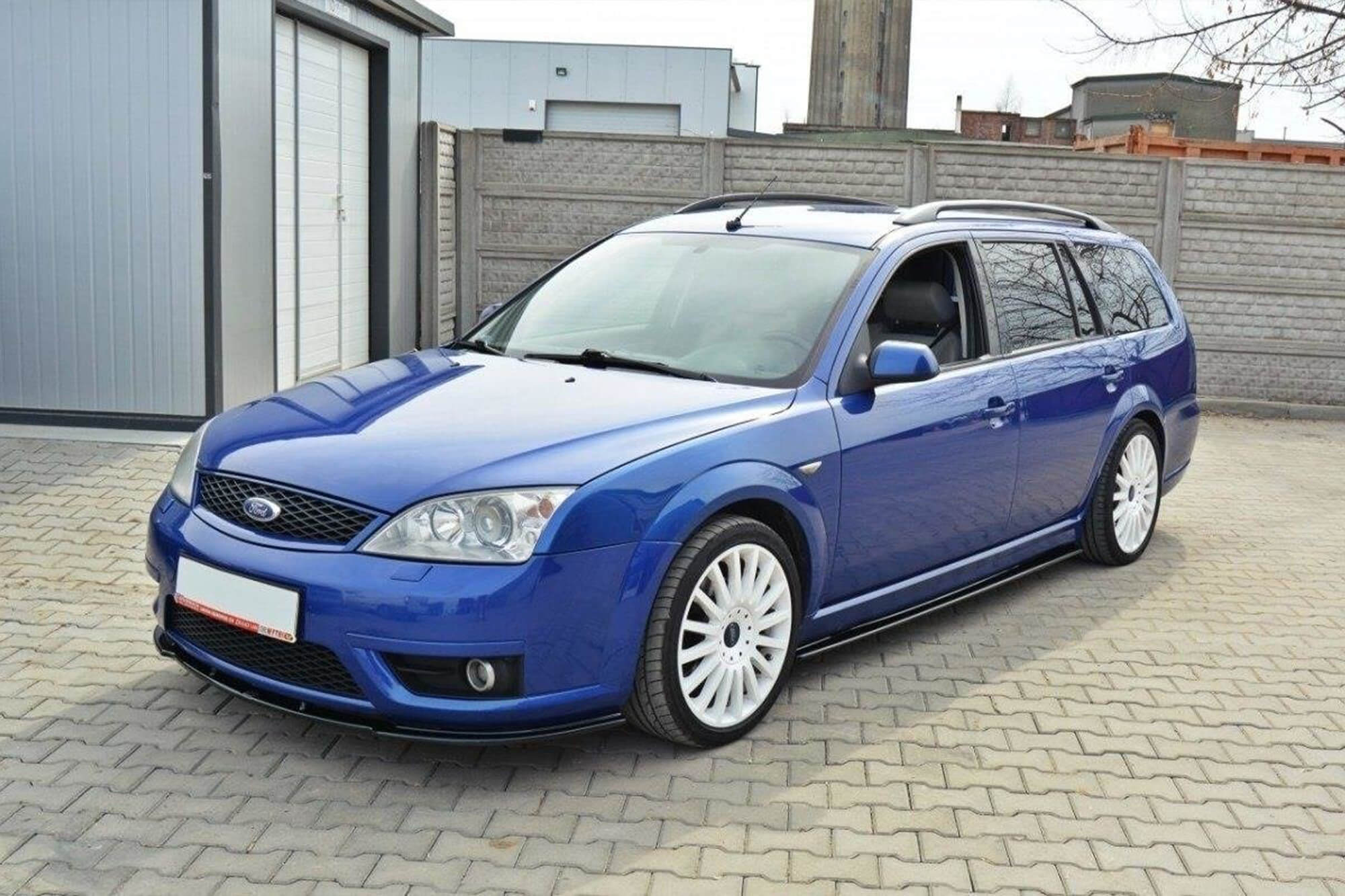 Додатоци  Maxton Design тип ST220 за прагови на Ford Mondeo 2002-2007, боја карбон