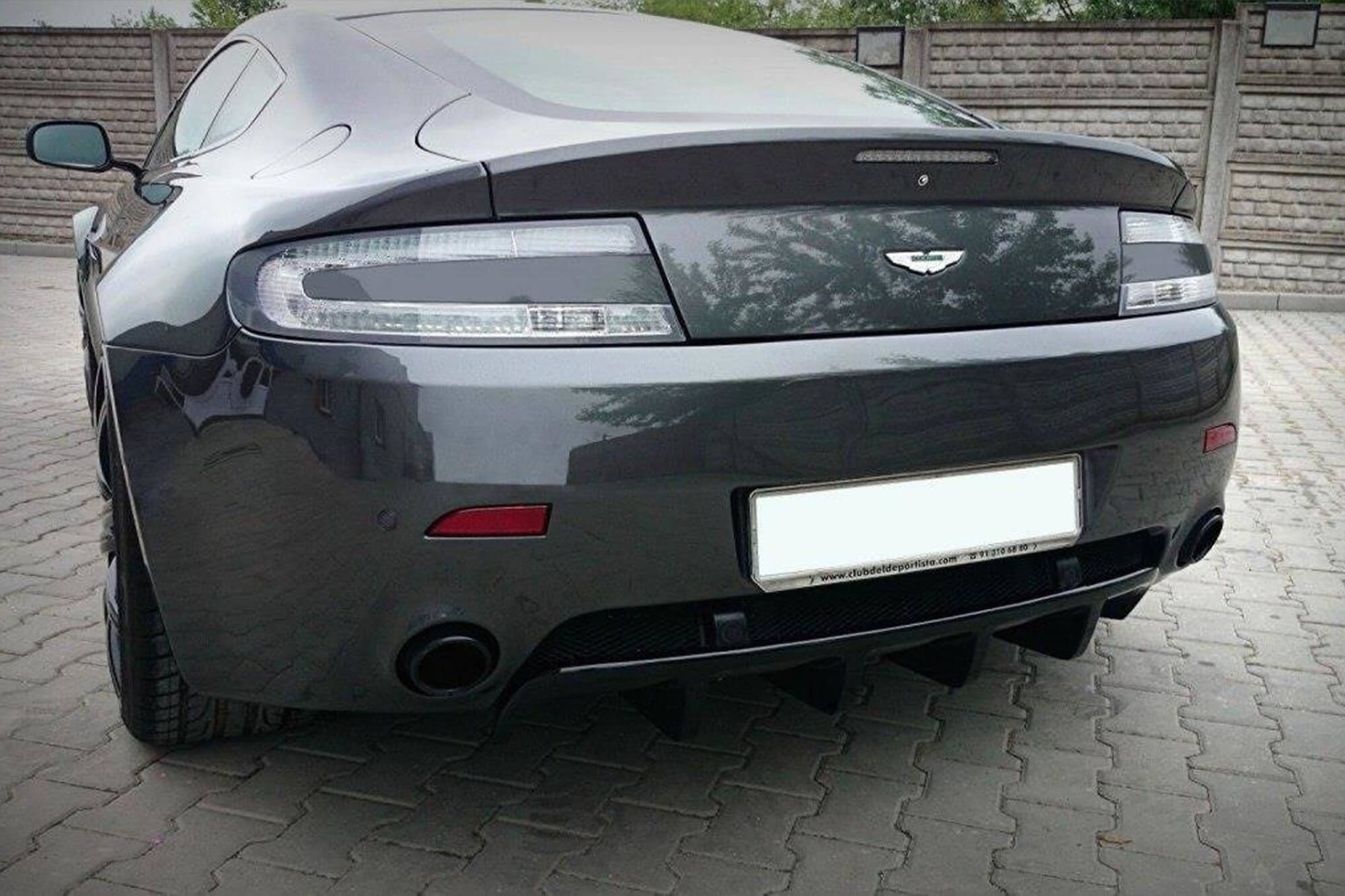 Додаток  Maxton Design за заден браник на Aston Martin V8 Vantage по 2004 година, црн лак