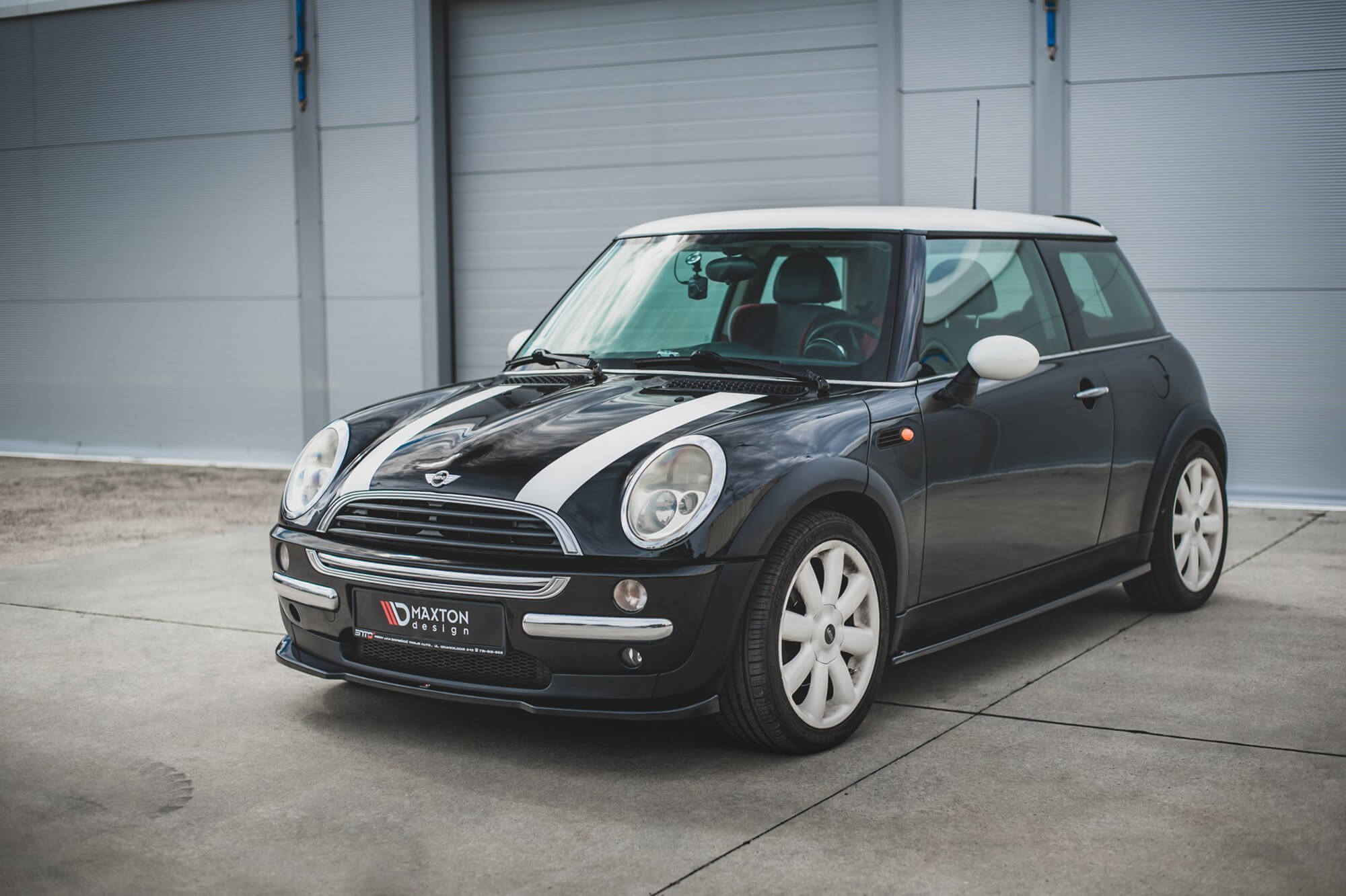 Додатоци  Maxton Design за прагови на Mini Cooper, One R50 2001-2006, црн лак