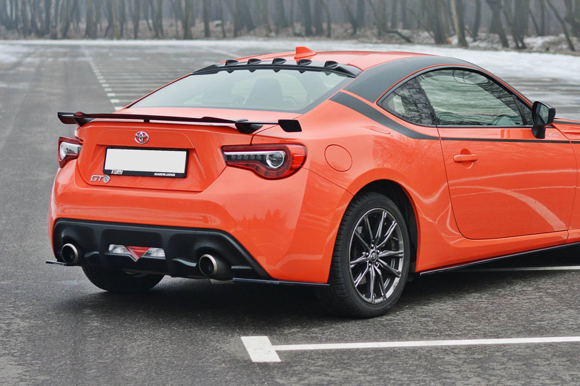 Странични додатоци  Maxton Design верзија 1 за заден браник на Toyota GT86 по 2017 година, црн лак