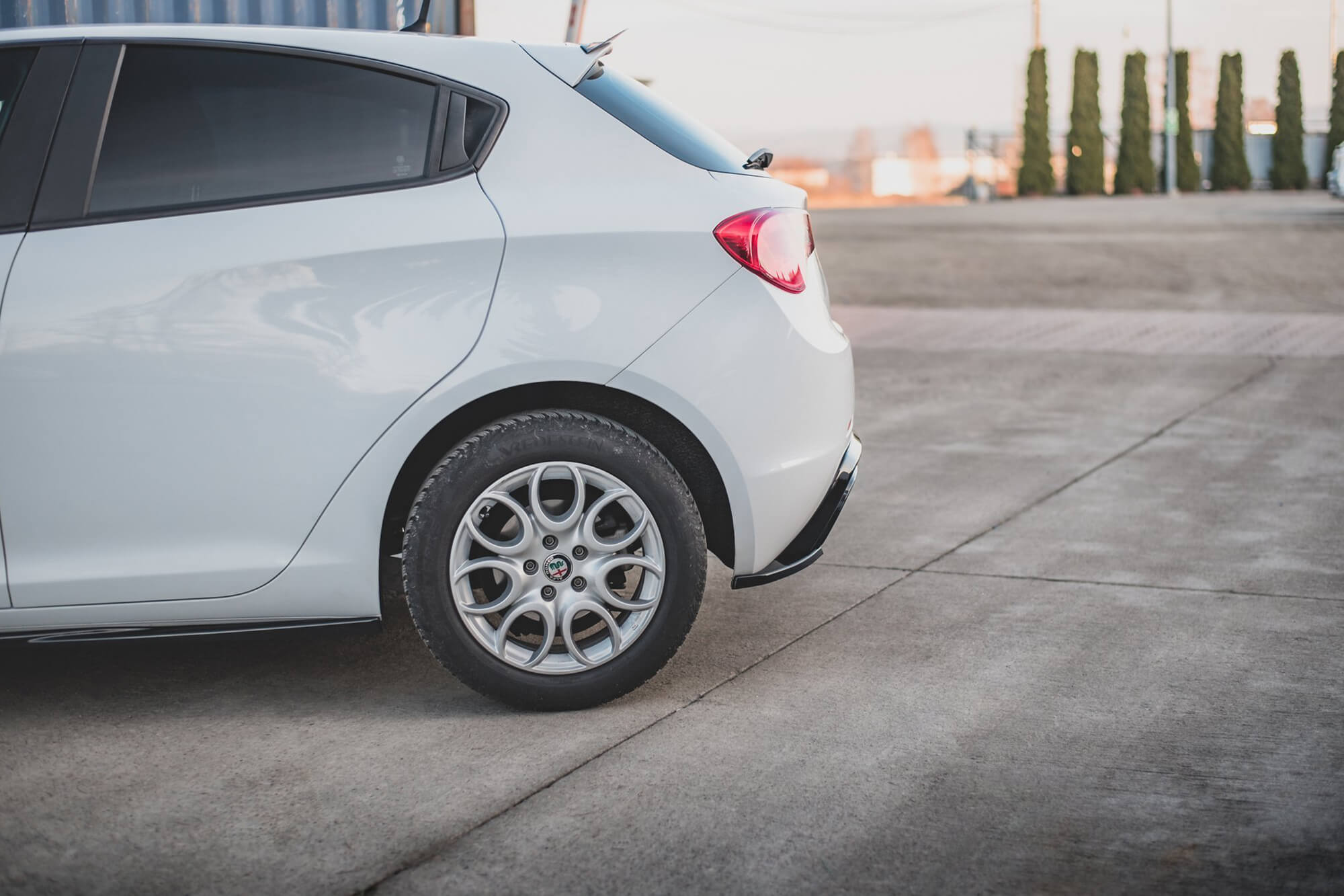 Странични додатоци  Maxton Design верзија 3 за заден браник на Alfa Romeo Giulietta 2016-2020, црн мат