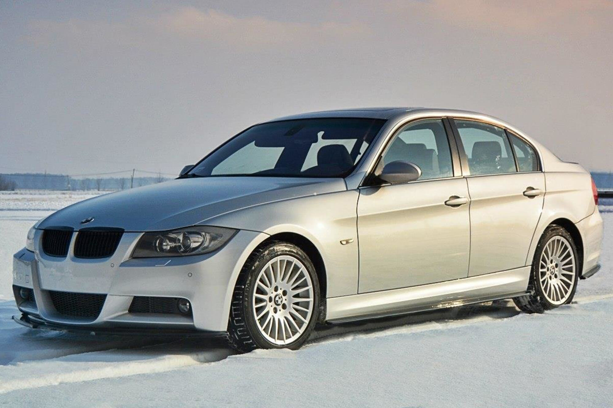 Додатоци  Maxton Design за прагови M Technik на BMW серија 3 E90, E91 2004-2011, боја карбон