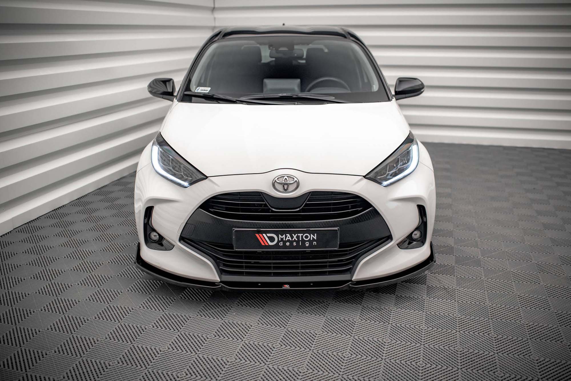 Спојлер  Maxton Design верзија 1 за преден  браник на Toyota Yaris MK4 по 2019 година, црн лак