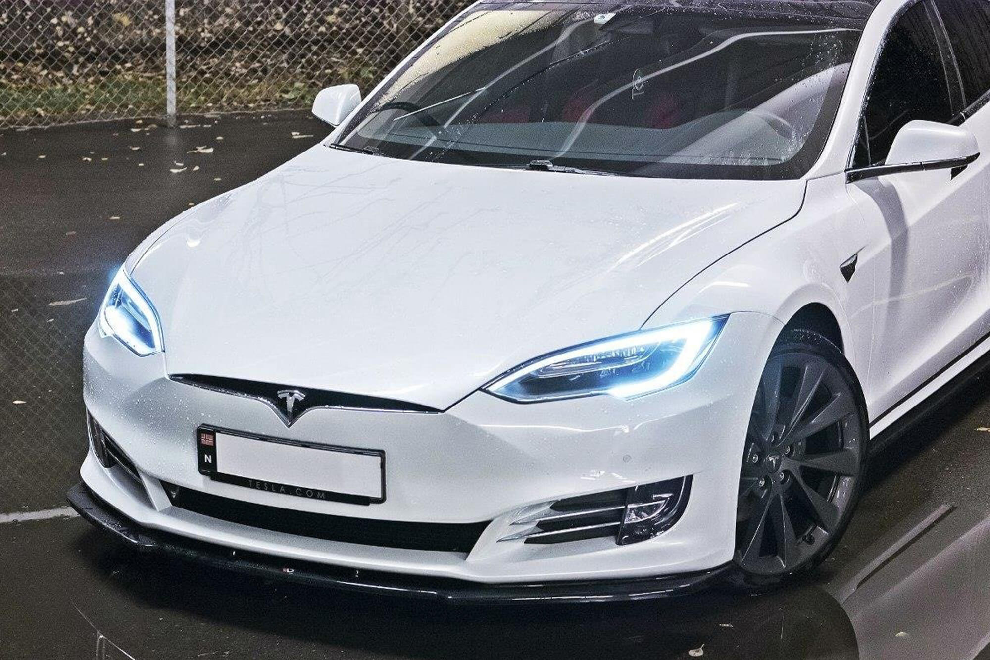 Спојлер  Maxton Design за преден  браник на Tesla Model S по 2016 година, боја карбон