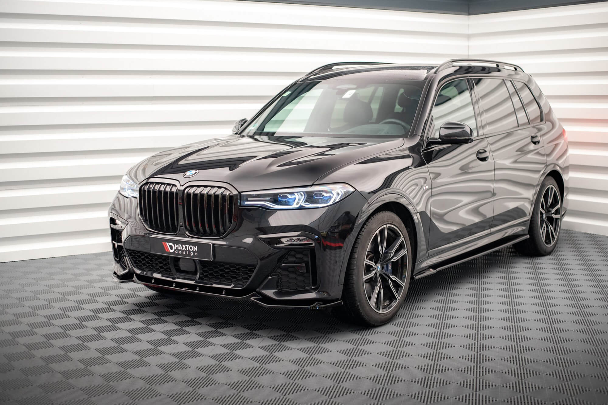 Спојлер  Maxton Design верзија 3 за преден  M браник на BMW X7 G07 по 2018 година, црн лак