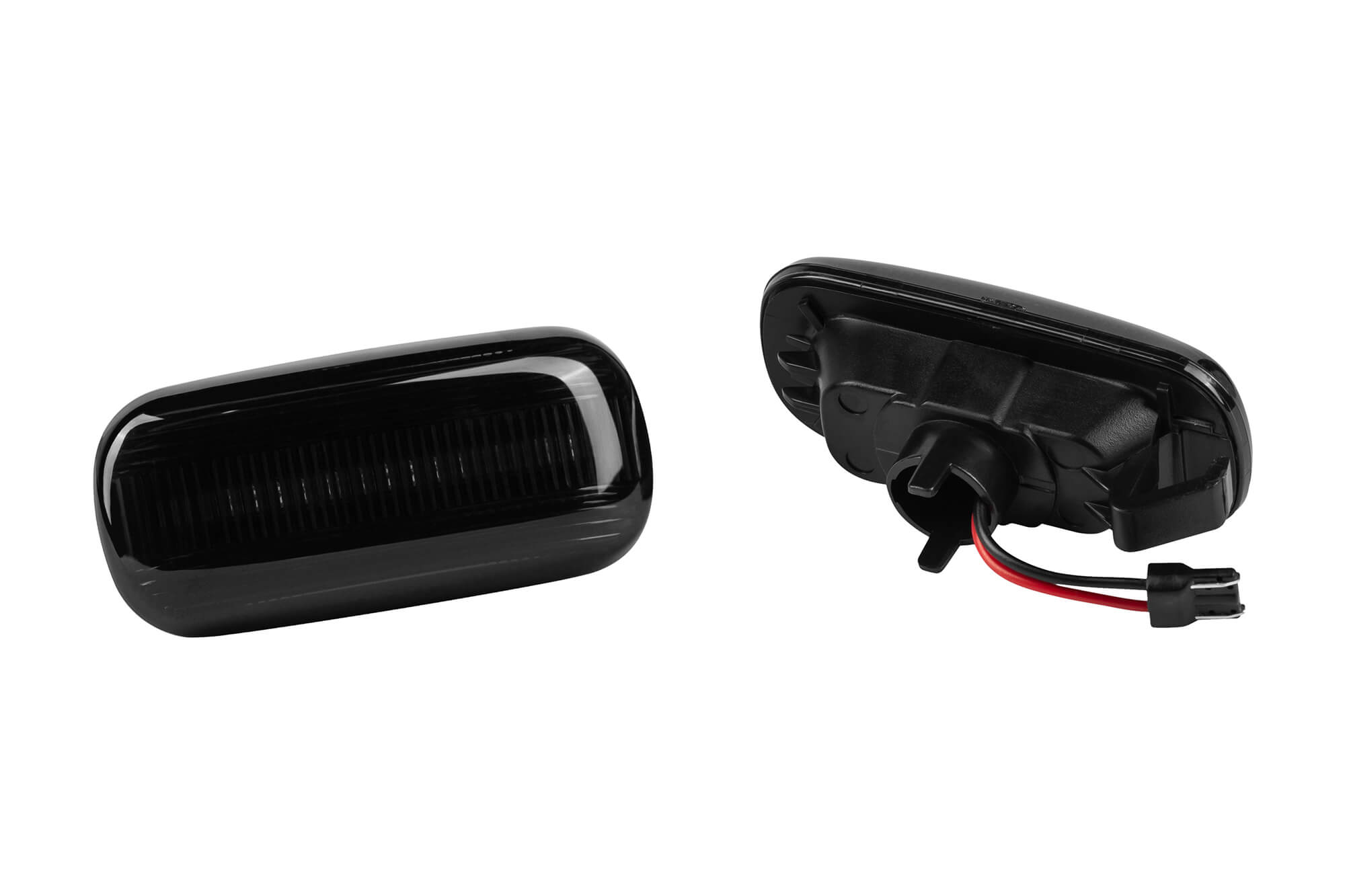 Комплет динамични LED странични жмигавци за Audi A3 2006-2013, A4 2002-2008, A6 2002-2005, A8 2004-2009, TT 2007-2011 со затемнета основа, лев + десен