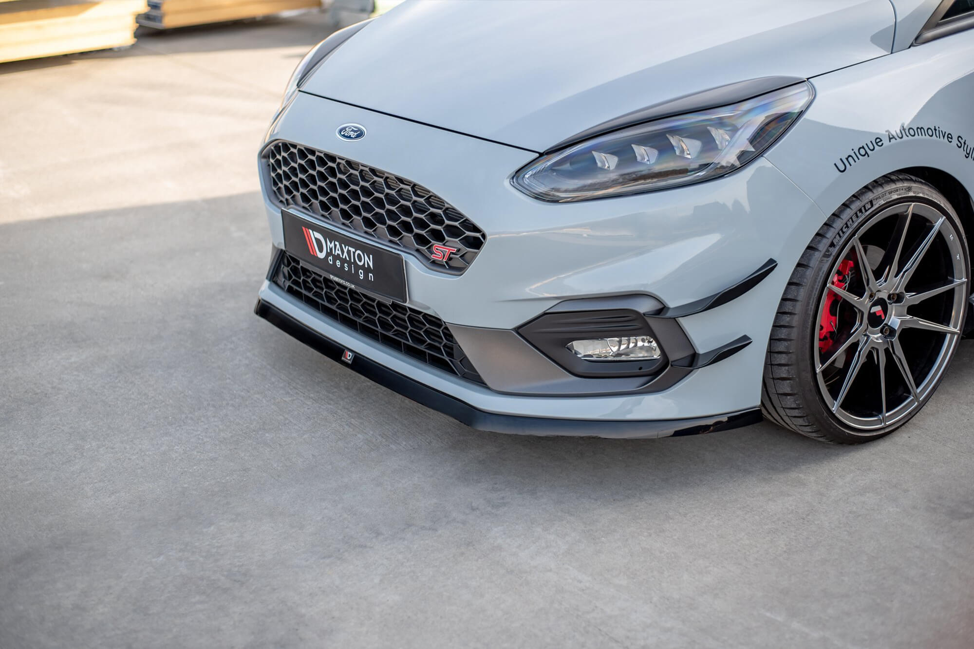 Спојлер  Maxton Design верзија 6 за преден  ST браник на Ford Fiesta по 2017 година, црн мат