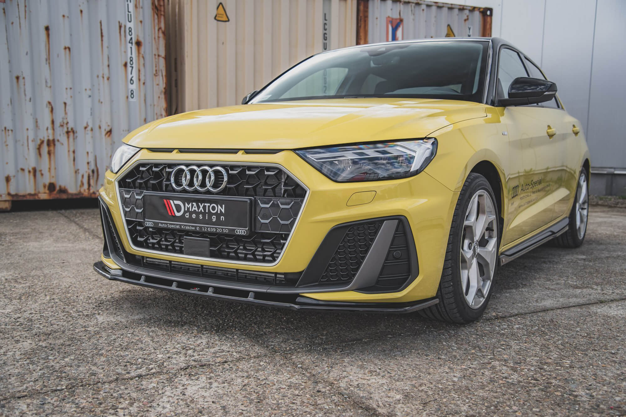 Спојлер  Maxton Design верзија 1 за преден  S-Line браник на Audi A1 GB по 2018 година, црн мат