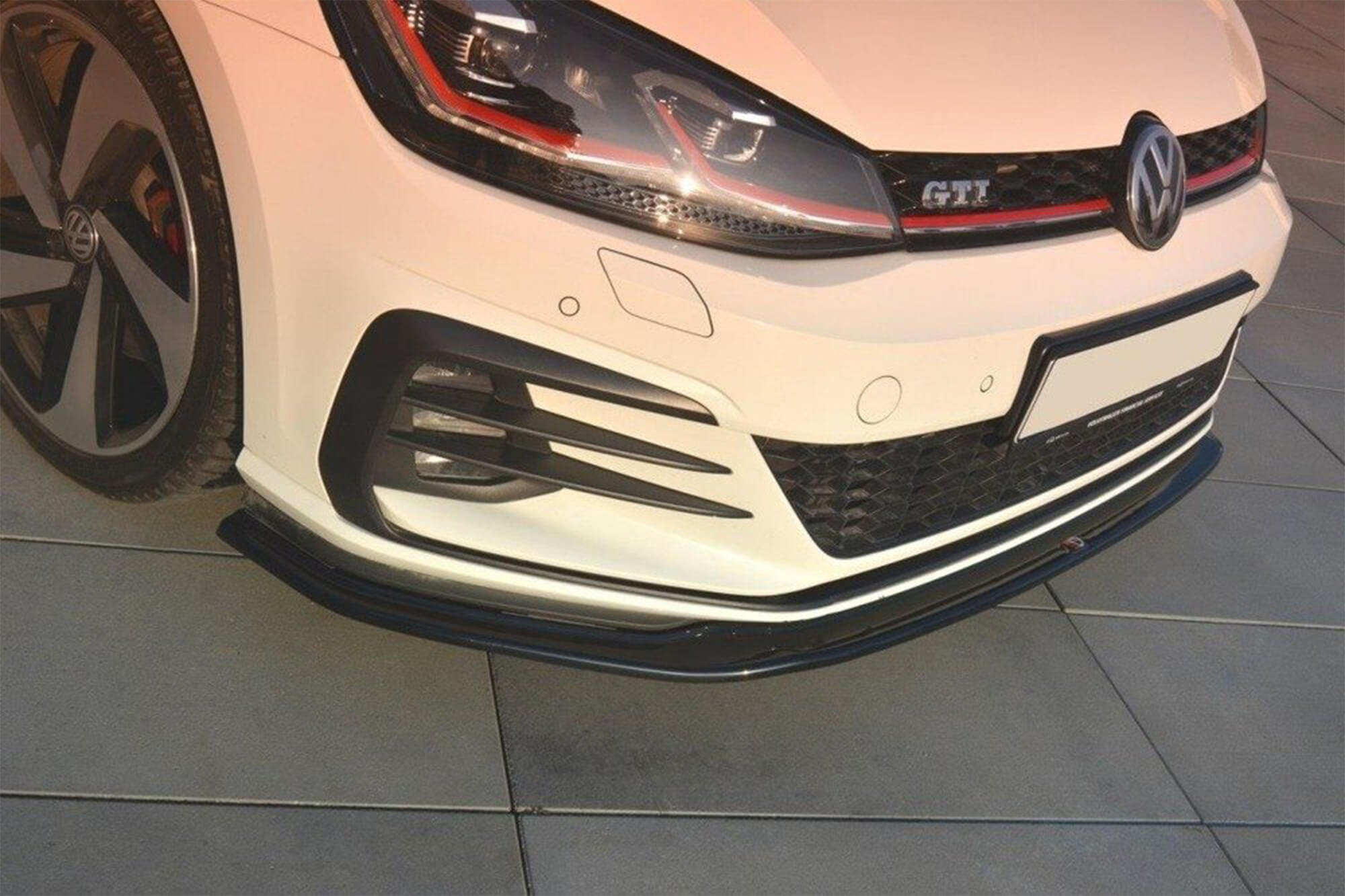 Спојлер  Mаxton Design верзија 2 за преден  GTI браник на VW Golf VII по 2012 година, црн лак