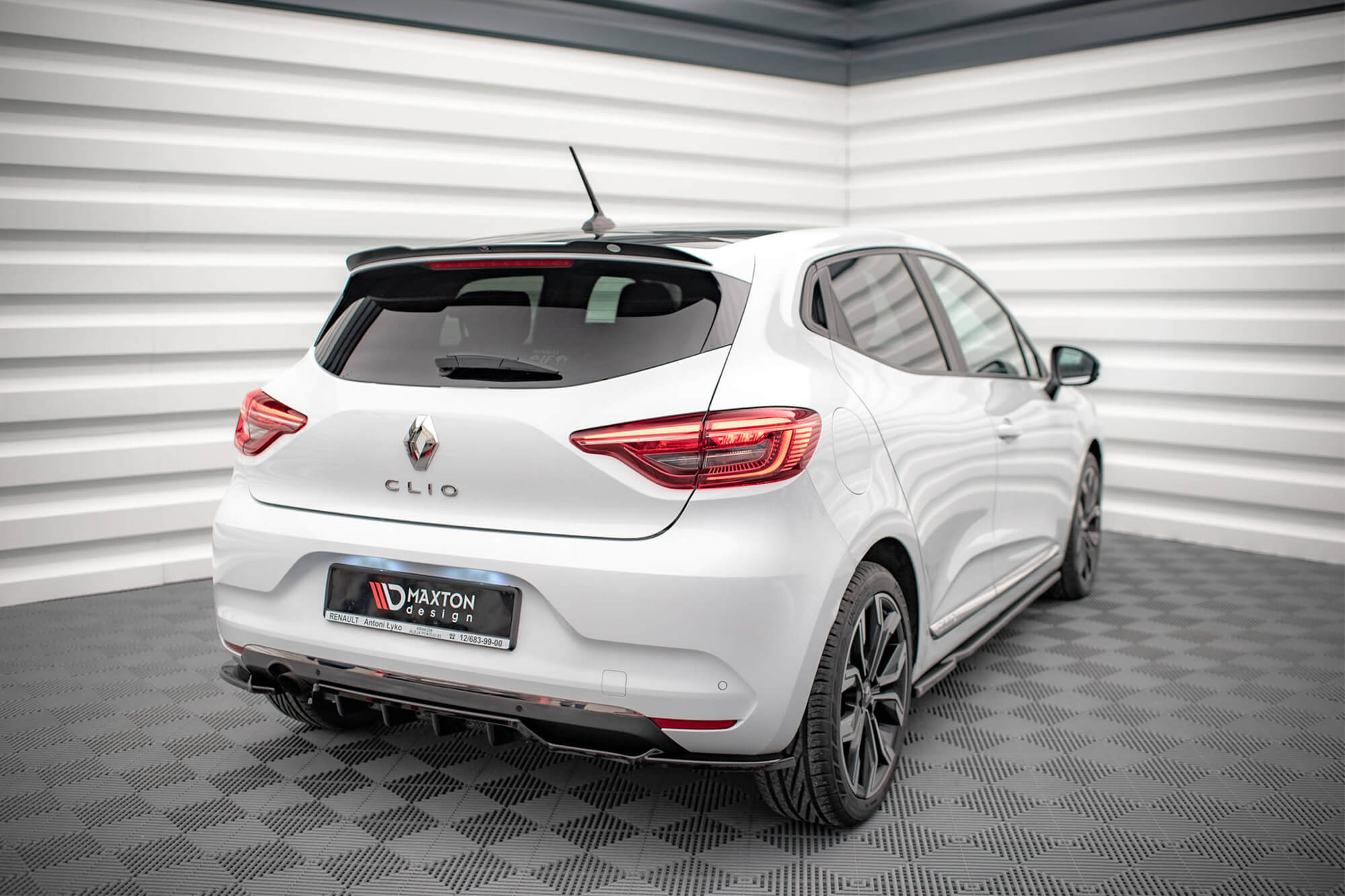 Спојлер  Maxton Design за заден браник на Renault Clio по 2019 година, боја карбон