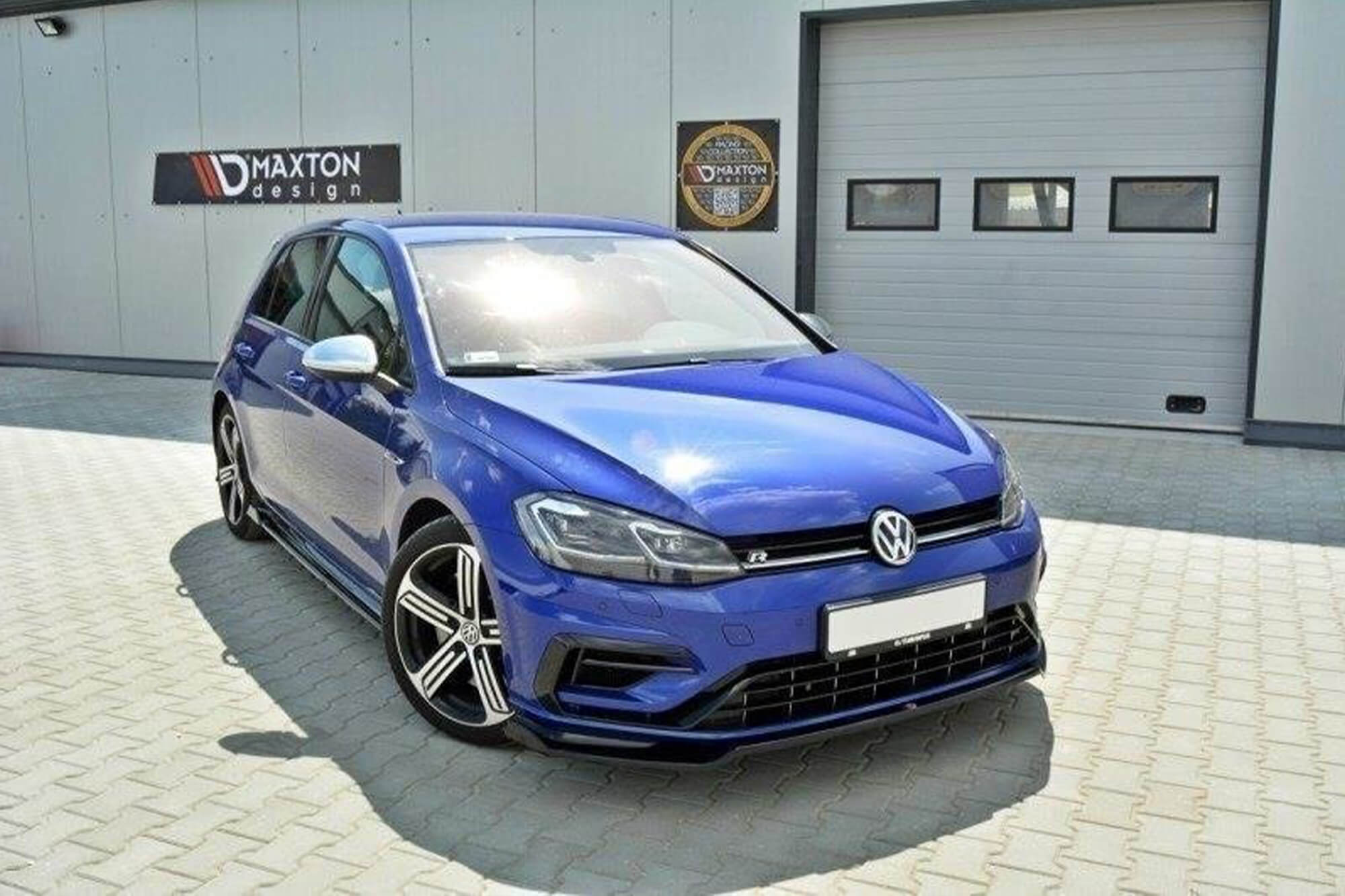 Спојлер  Maxton Design верзија 2 за преден  R браник на VW Golf VII по 2017 година, црн мат