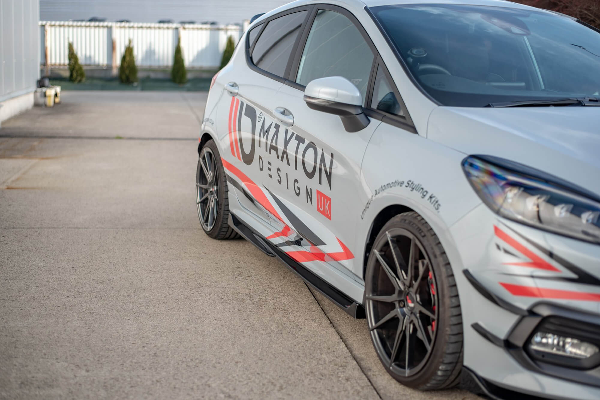 Додатоци  Maxton Design верзија 4 за прагови на Ford Fiesta ST, ST-Line по 2017 година, црн лак