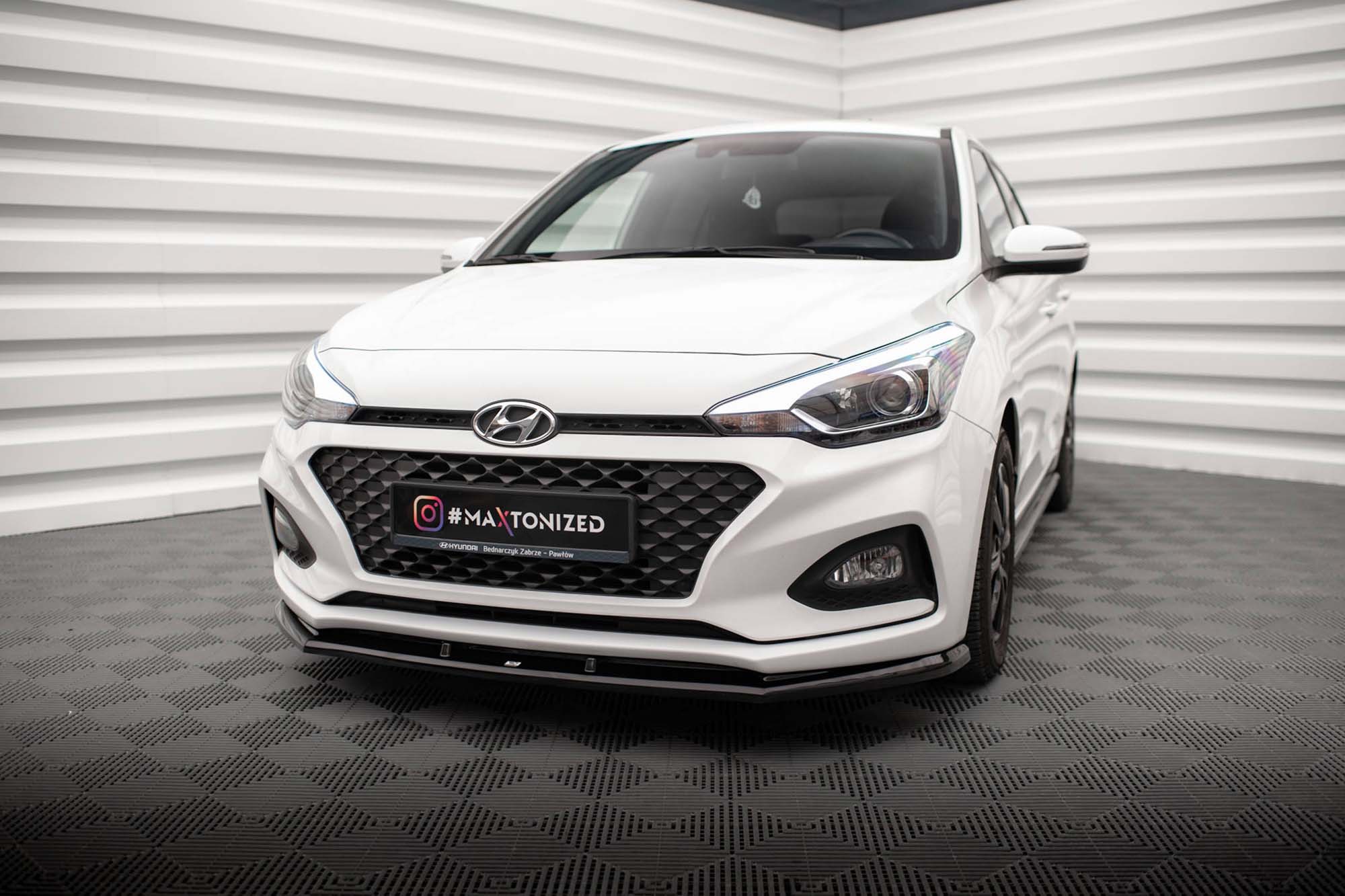 Спојлер  Maxton Design верзија 1 за преден  браник на Hyundai I20 Mk2 2018-2020,боја карбон