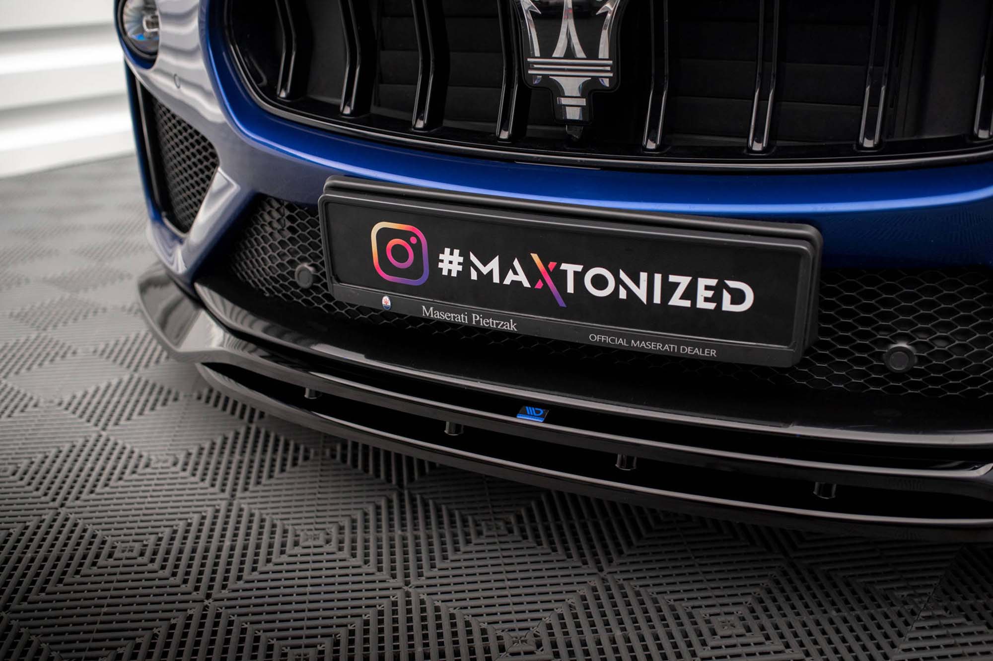 Спојлер  Maxton Design за преден  браник на Maserati Levante GTS Mk1 по 2018 година,црн лак