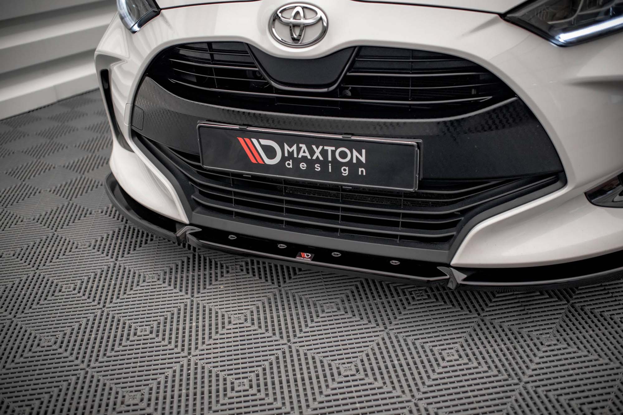 Спојлер  Maxton Design верзија 2 за преден  браник на Toyota Yaris MK4 по 2019 година, црн лак