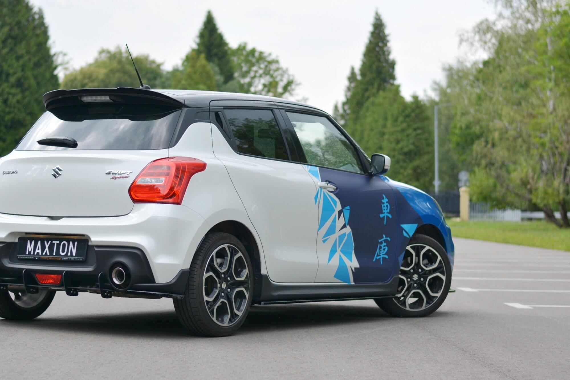 Додатоци  Maxton Design тип Sport за прагови на Suzuki Swift по 2018 година, црн лак