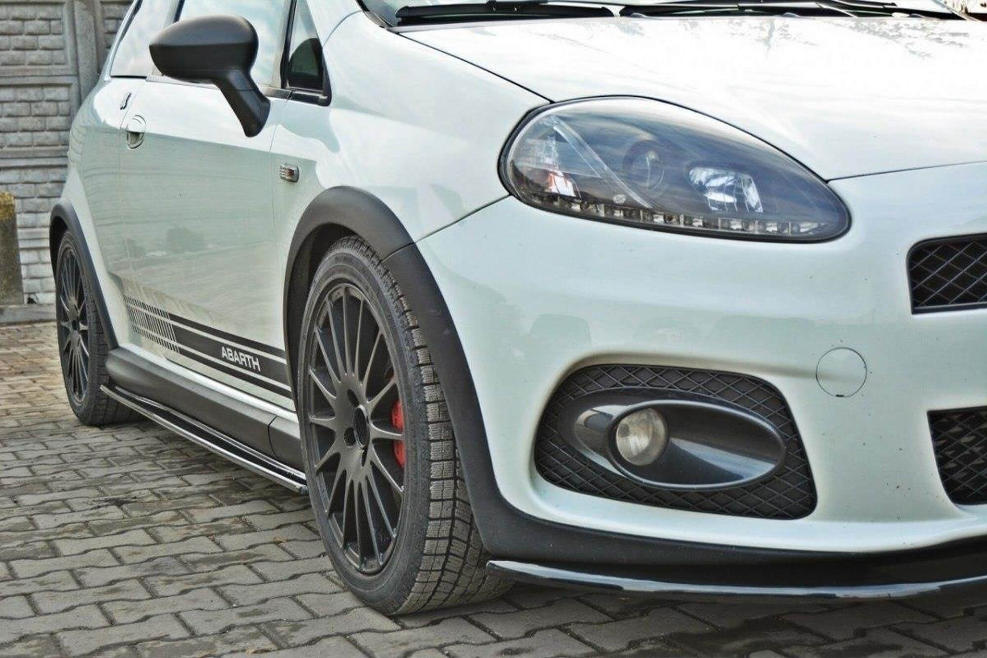 Додатоци  Maxton Design за прагови на Fiat Grande Punto Abarth 2007-2010, боја карбон