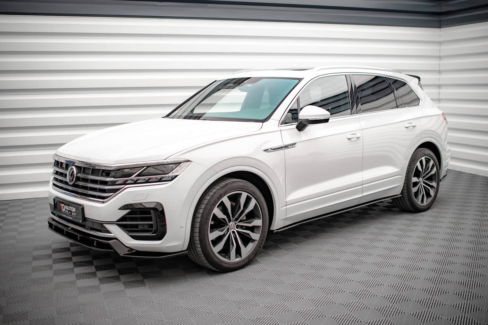 Додатоци  Maxton Design за R-line прагови на VW Touareg по 2018 година, црн мат