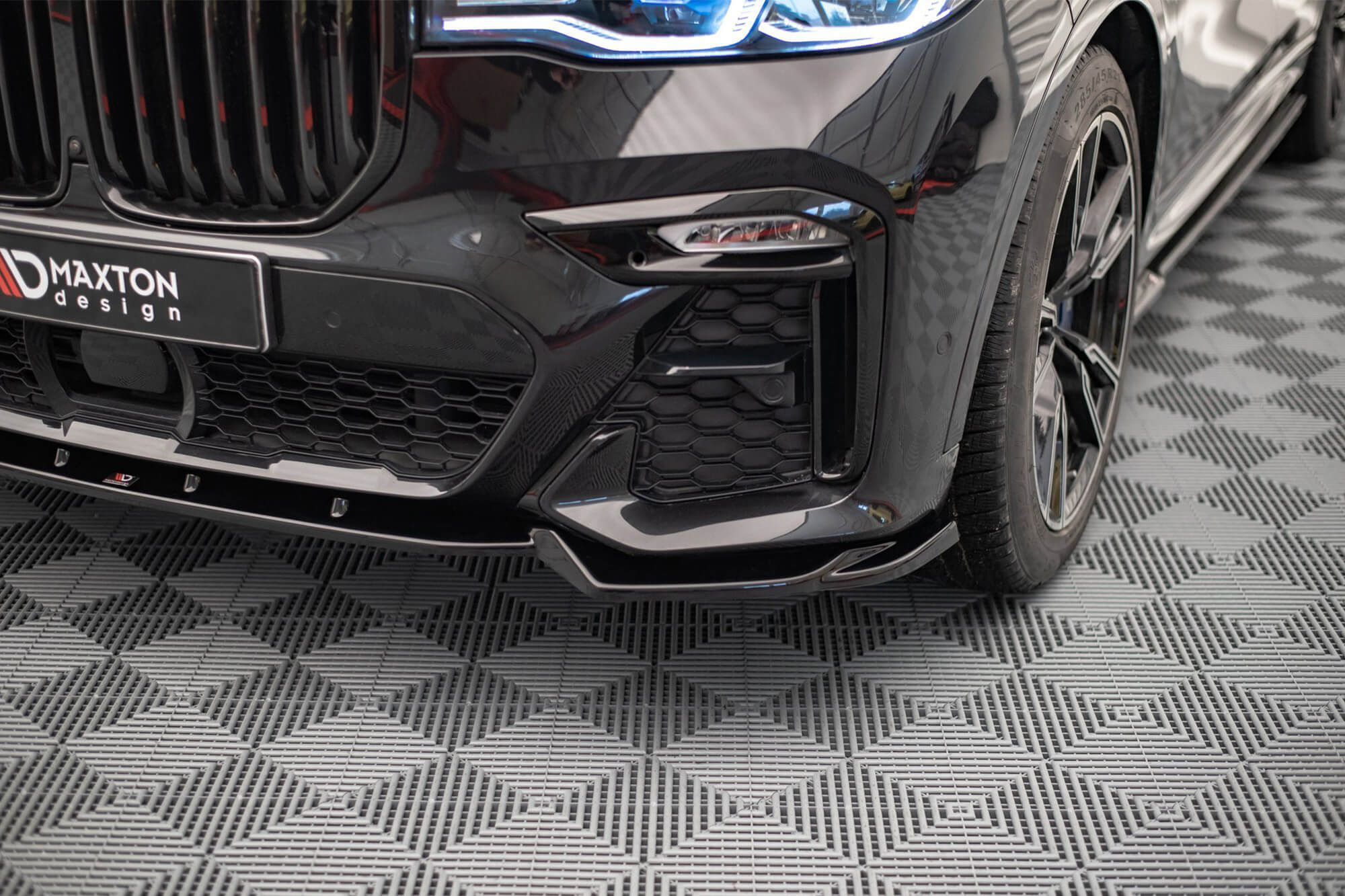 Спојлер  Maxton Design верзија 2 за преден  M браник на BMW X7 G07 по 2018 година, боја карбон