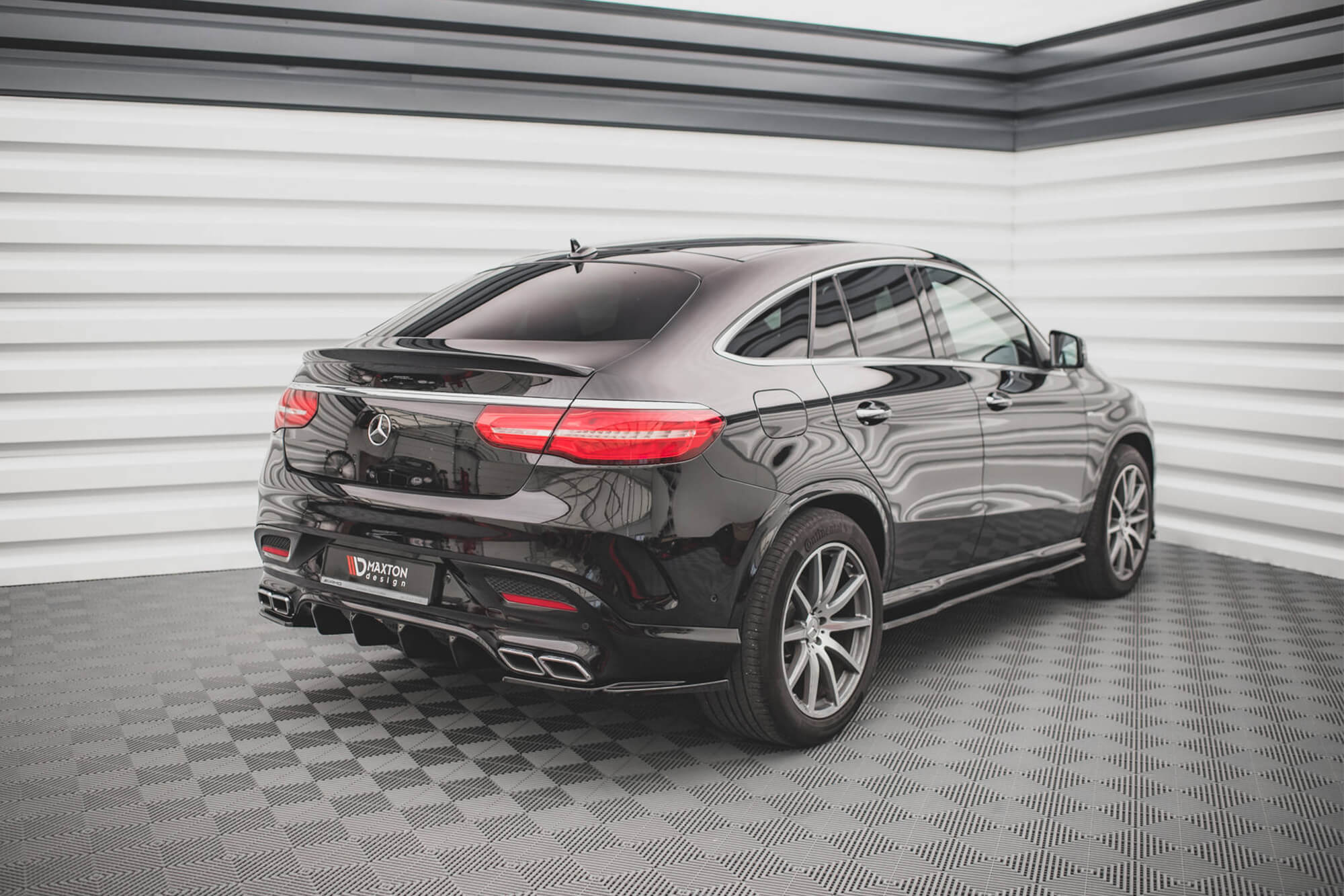 Странични додатоци  Maxton Design верзија 1 за заден браник на Mercedes GLE Coupe C292 63AMG 2015-2019, боја карбон