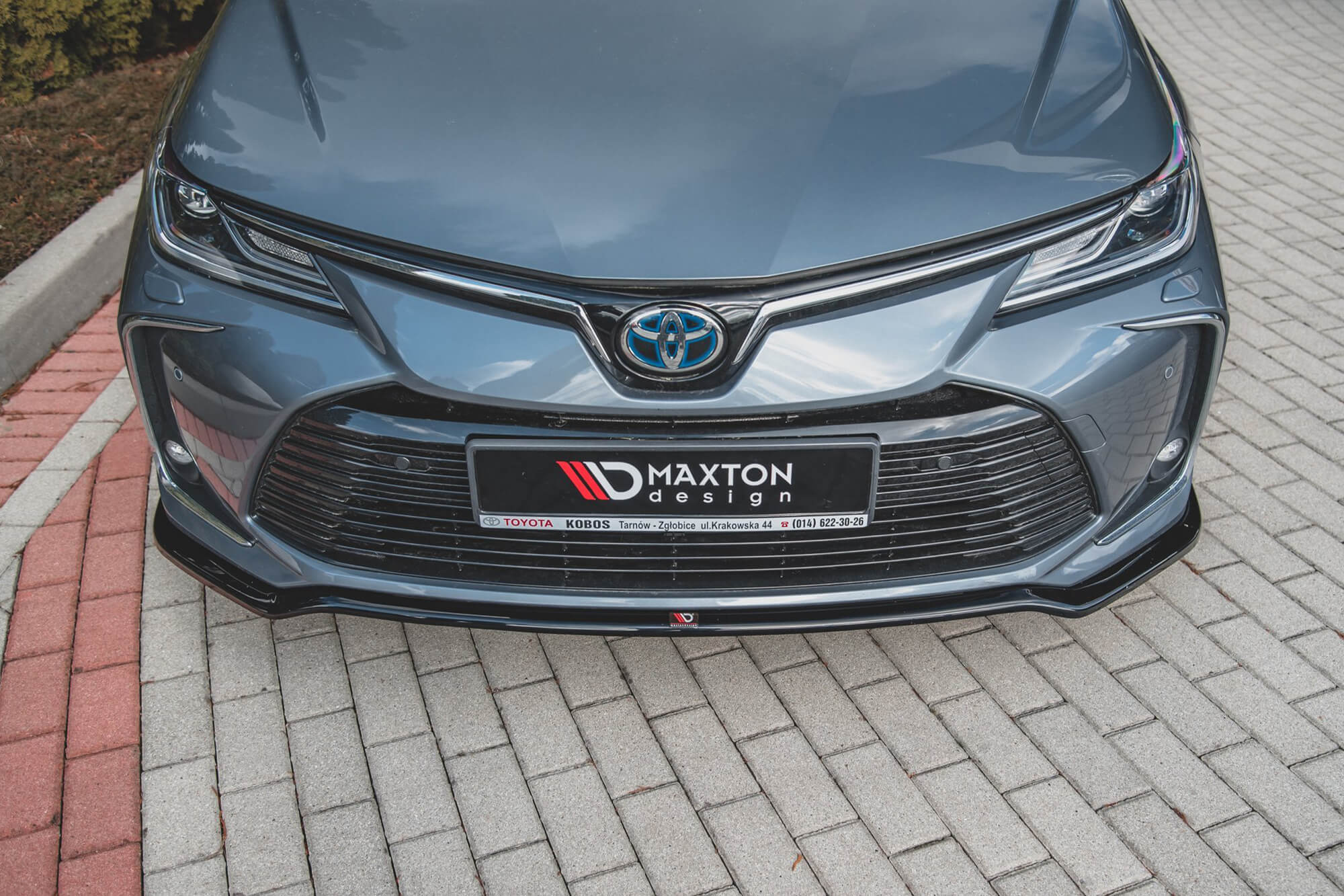 Спојлер  Maxton Design за преден  браник на Toyota Corolla седан по 2019 година, црн лак