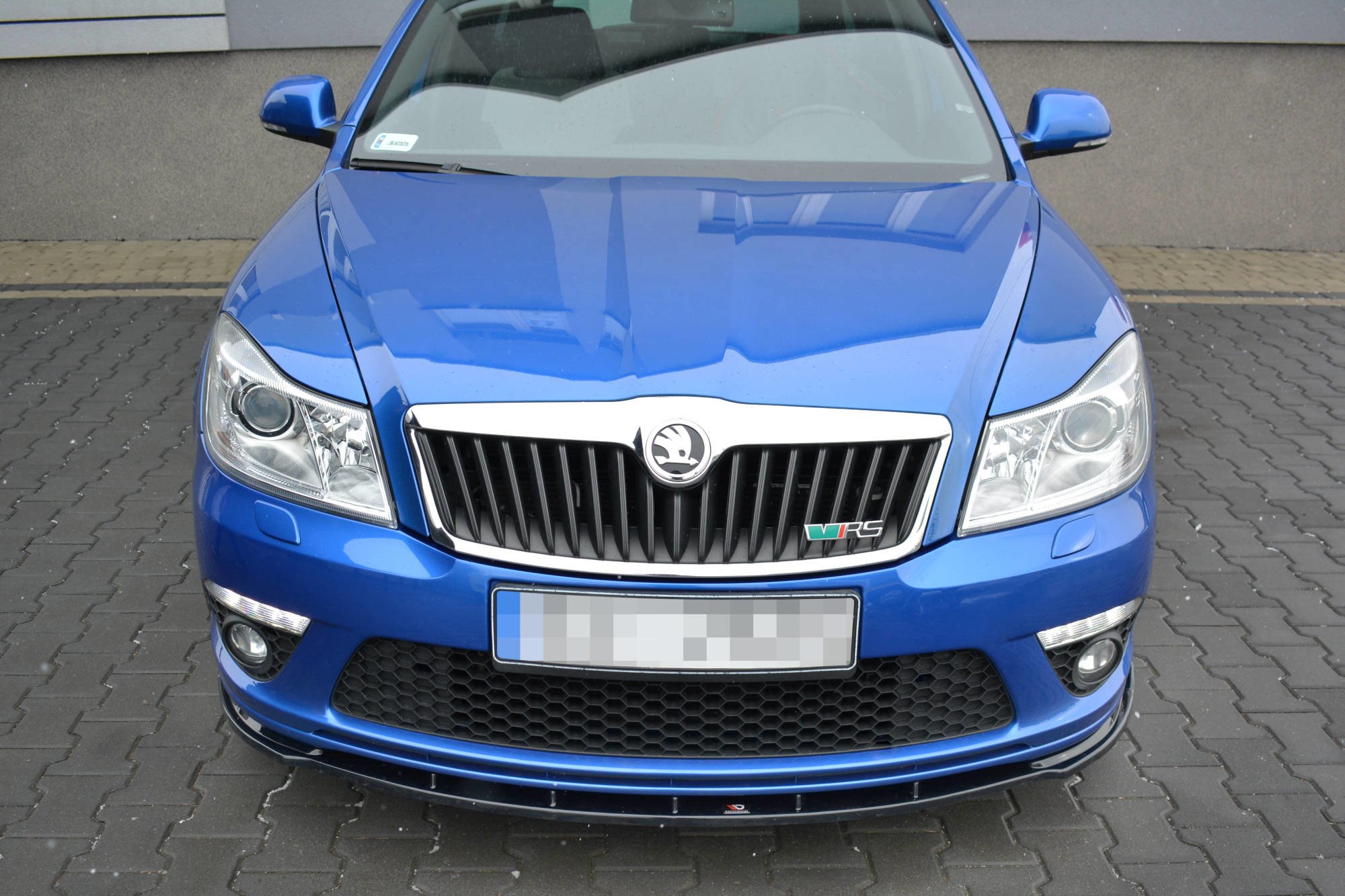 Спојлер Maxton Design верзија 1 за преден тунинг браник на Skoda Octavia Mk2 RS 2008-2013, црн мат