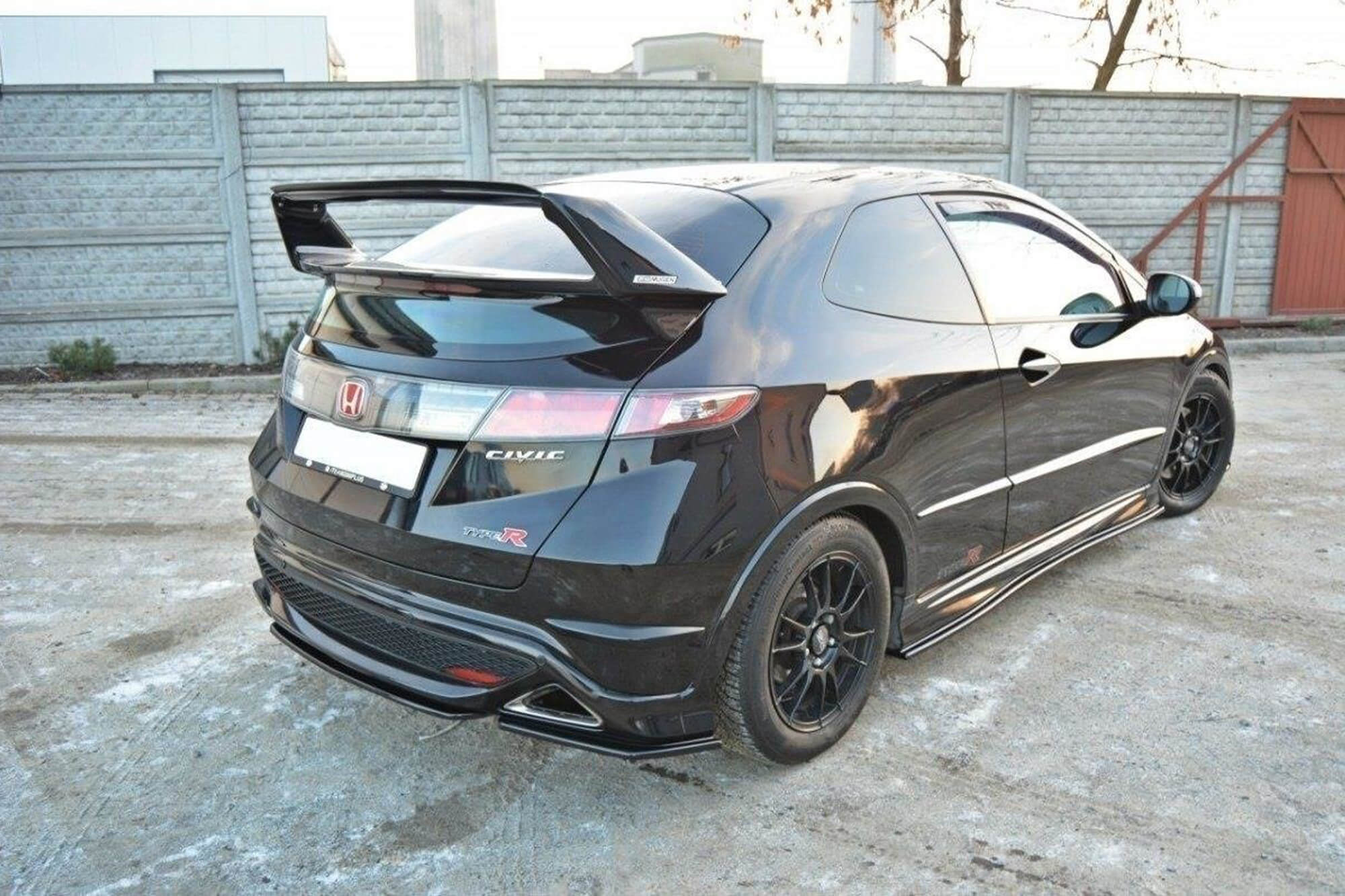 Странични додатоци  Maxton Design за заден Type-R/S браник на Honda Civic 2006-2011, боја карбон