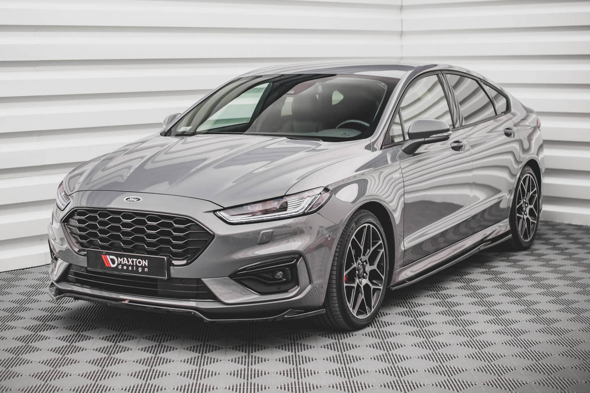 Спојлер  Maxton Design верзија 1 за преден  ST-Line браник на Ford Mondeo по 2019 година, црн лак