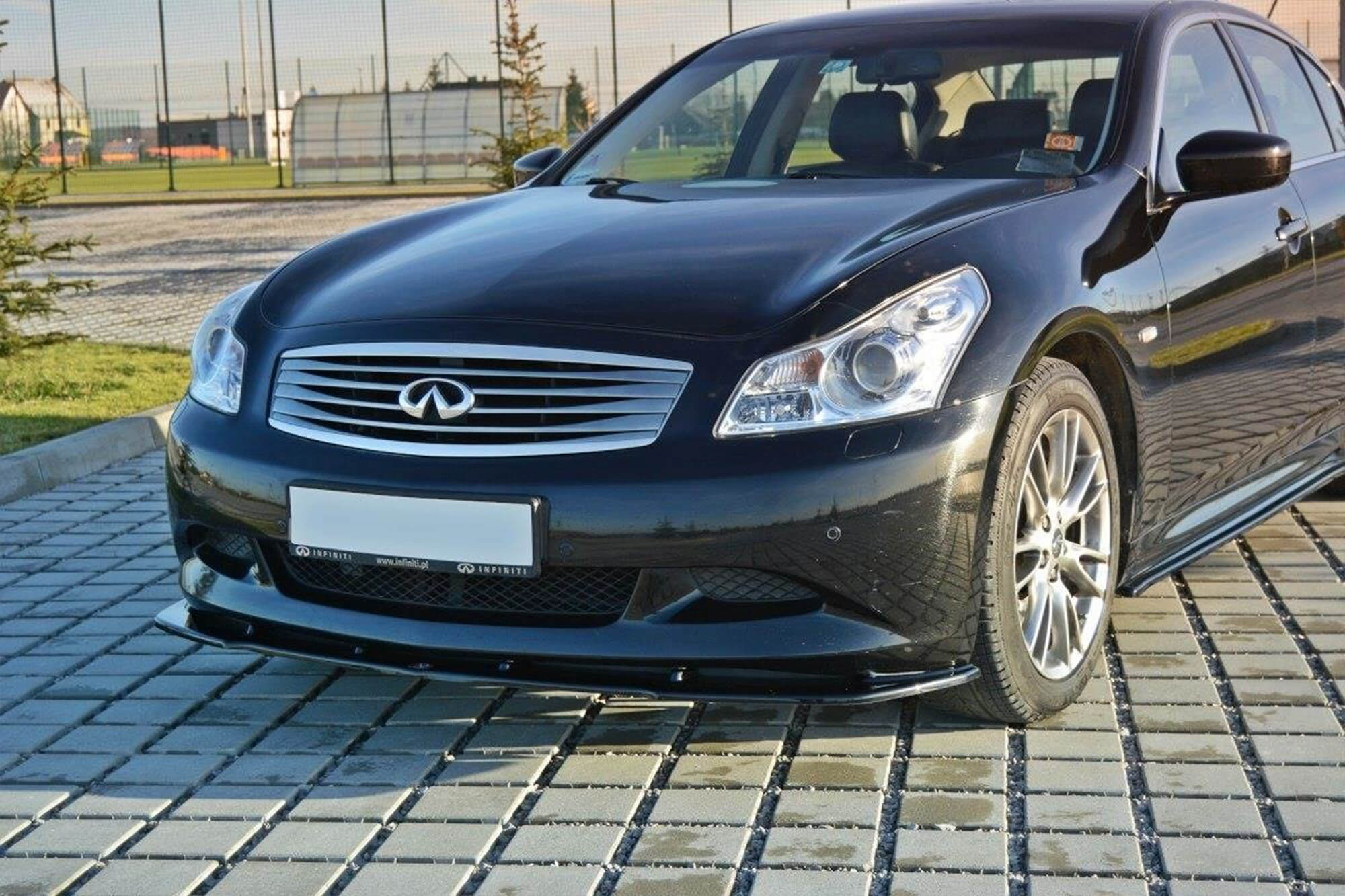 Спојлер  Maxton Design за преден  браник на Infiniti G37 седан 2009-2010, црн лак