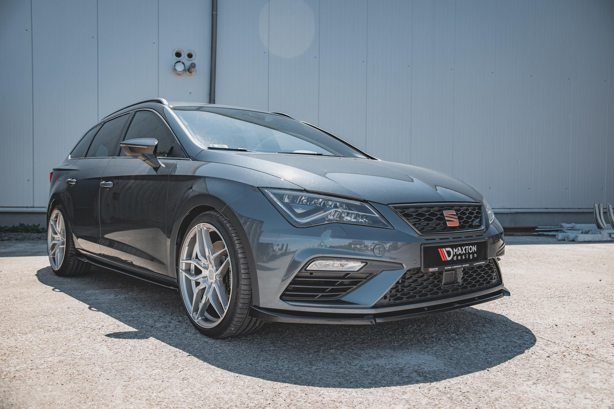 Спојлер  Maxton Design верзија 6 за преден  Cupra, FR браник на Seat Leon 2017-2020, црн лак