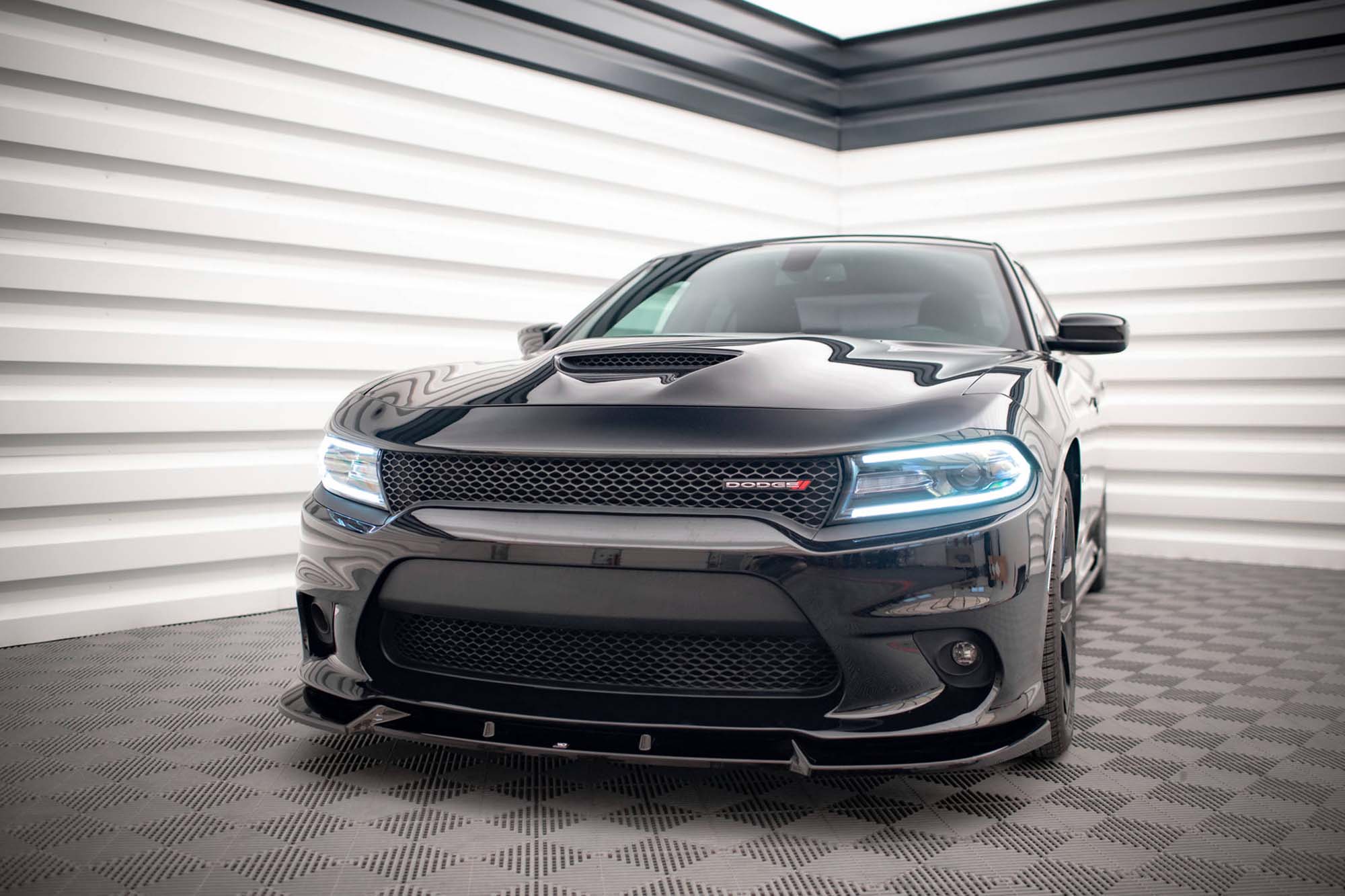 Спојлер  Maxton Design верзија 2 за преден  браник на Dodge Charger SRT MK7 по 2014 година, црн лак