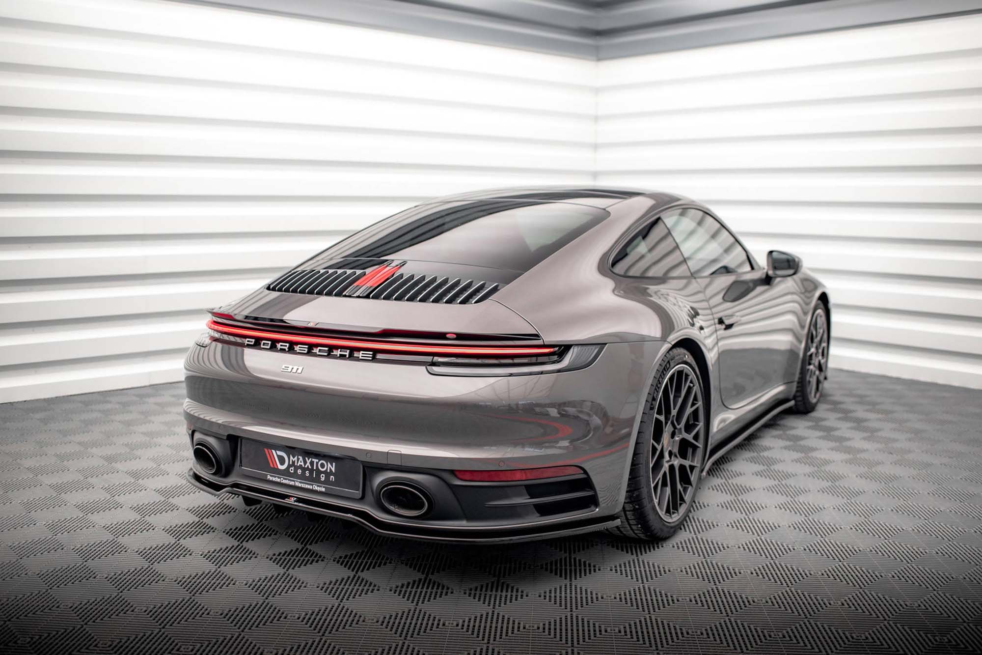 Спојлер  Maxton Design за багажни на Porsche 911 Carrera 4S 992 по 2019 година, боја карбон