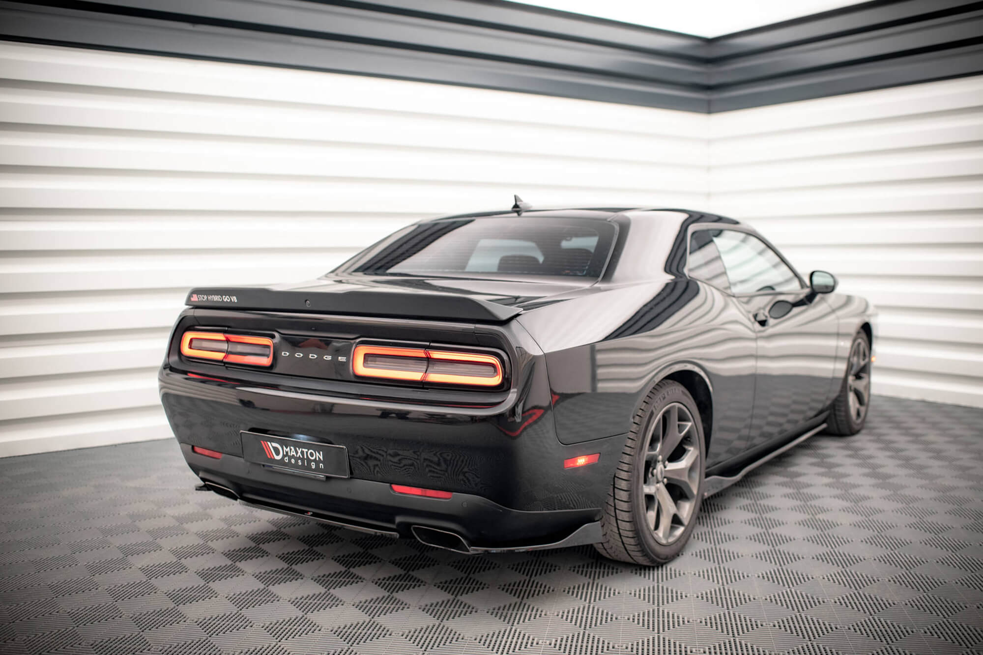 Странични додатоци  Maxton Design за заден браник на Dodge Challenger RT по 2014 година, црн лак