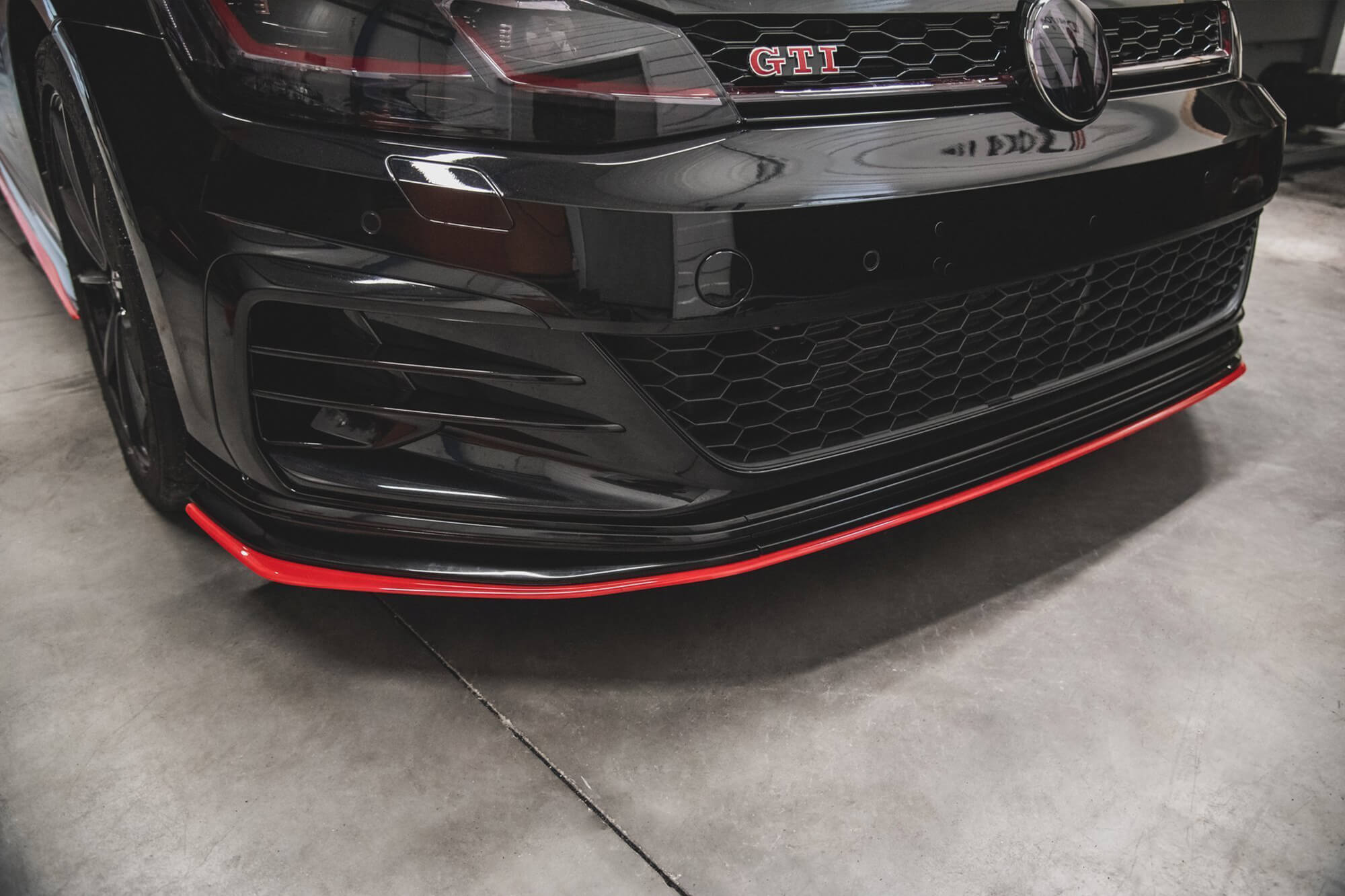 Спојлер  Mаxton Design за преден  GTI браник на VW Golf VII TCR 2019 година, црвен лак