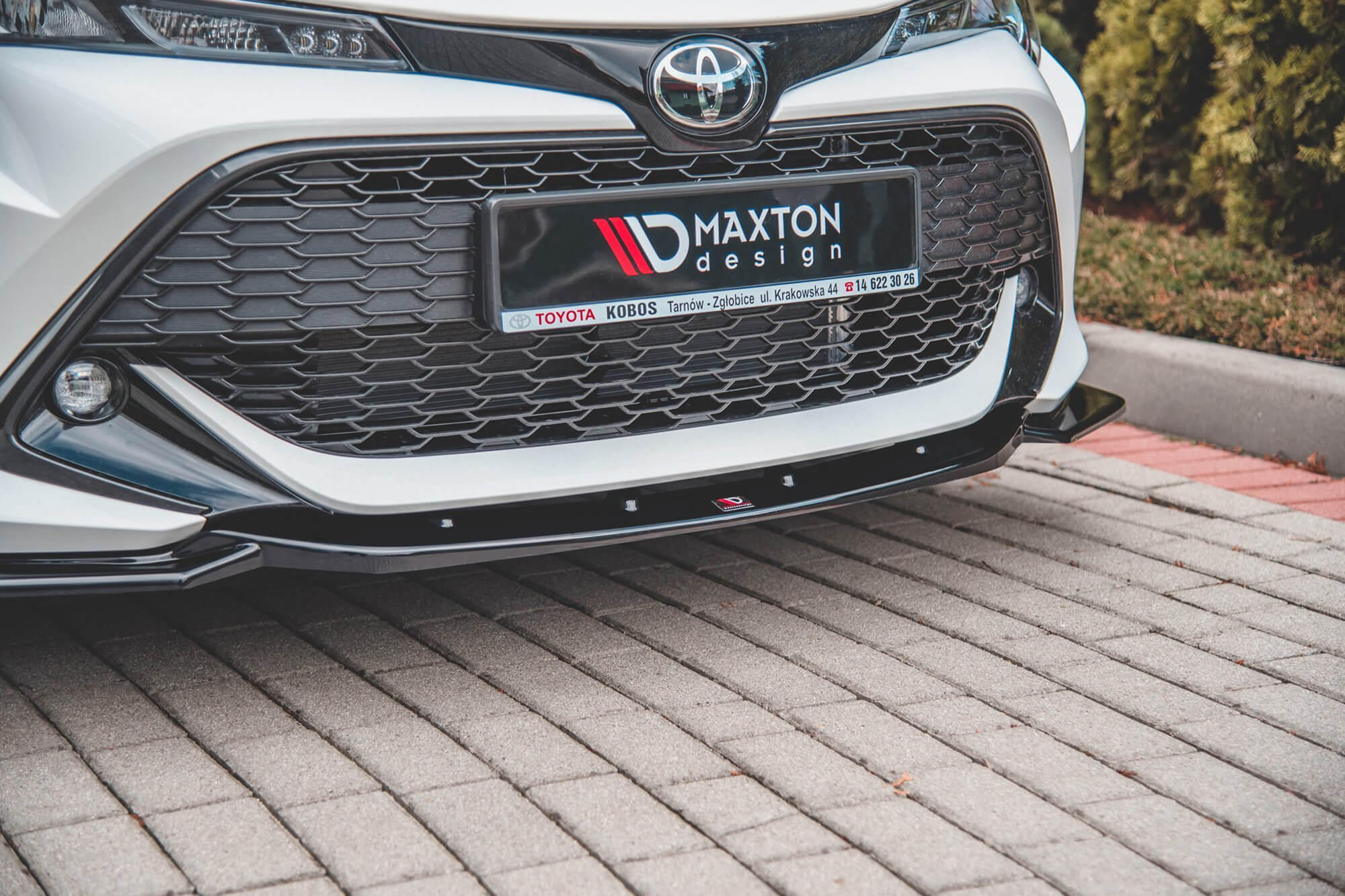 Спојлер  Maxton Design верзија 2 за преден  браник на Toyota Corolla хечбек, караван по 2019 година, црн лак