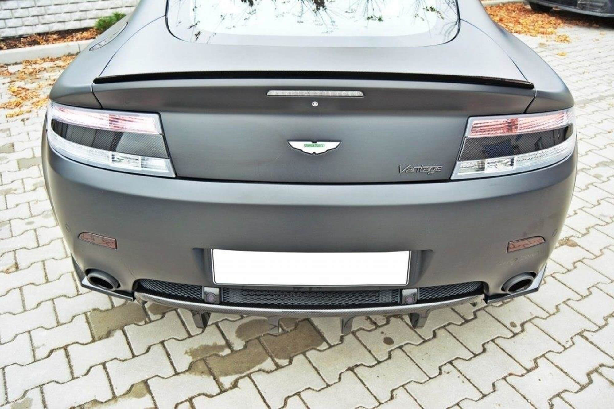 Странични додатоци  Maxton Design за заден браник на Aston Martin V8 Vantage по 2004 година, црн лак