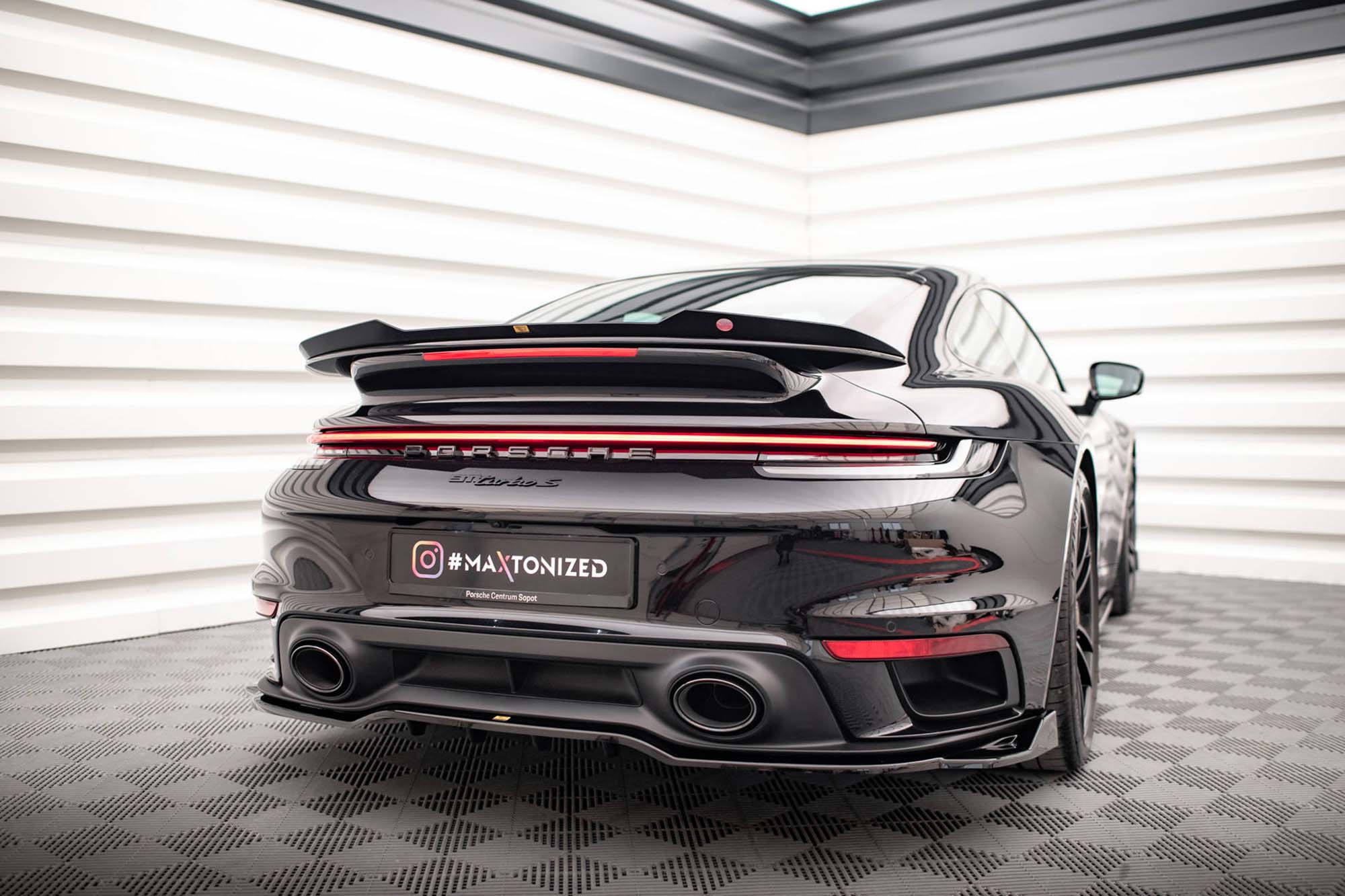 Спојлер  Maxton Design за багажник на Porsche 911 Turbo S 992 по 2020 година, црн мат